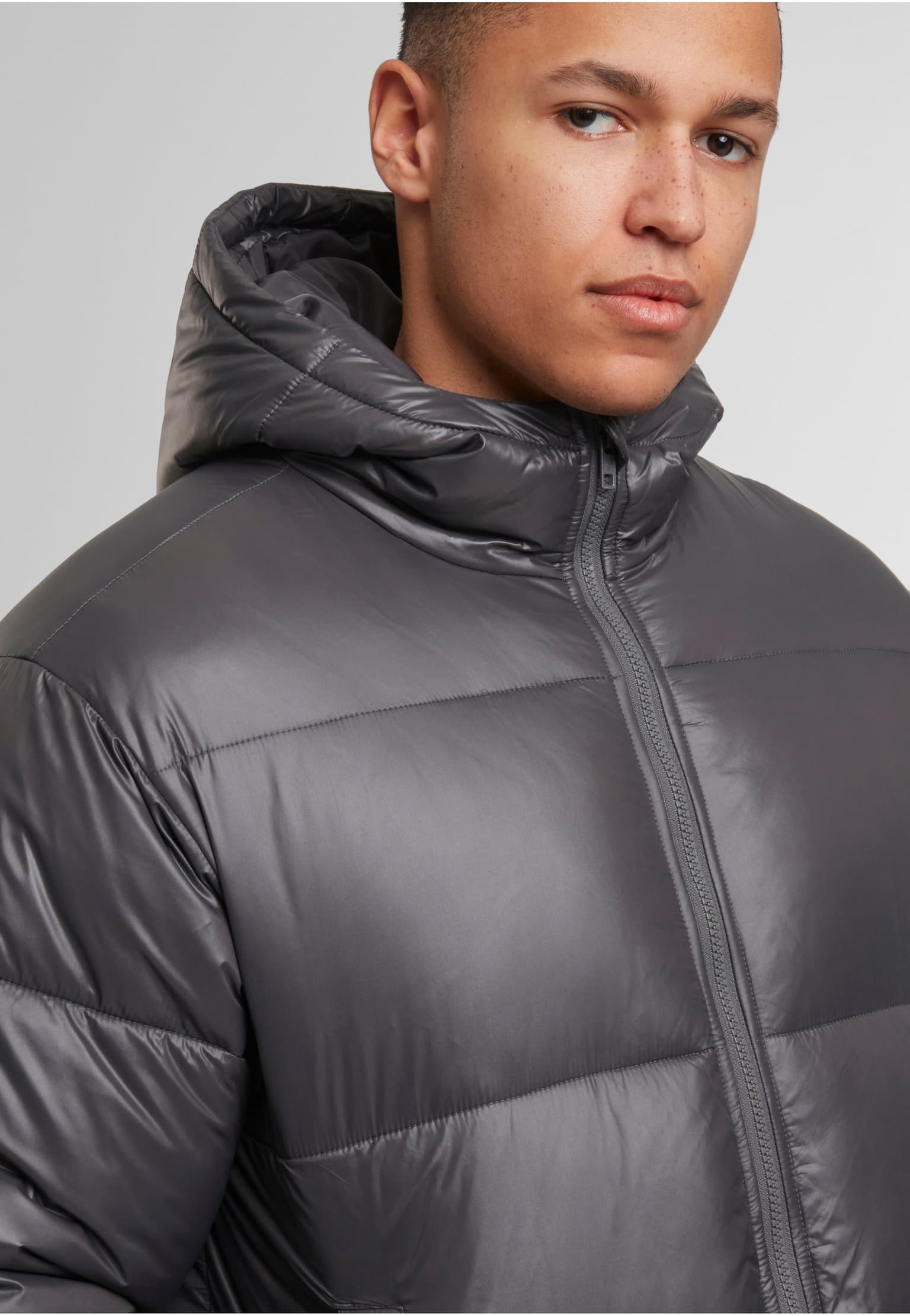 Urban Classics Shiny Puffer Jacket With Hood – Bild 4