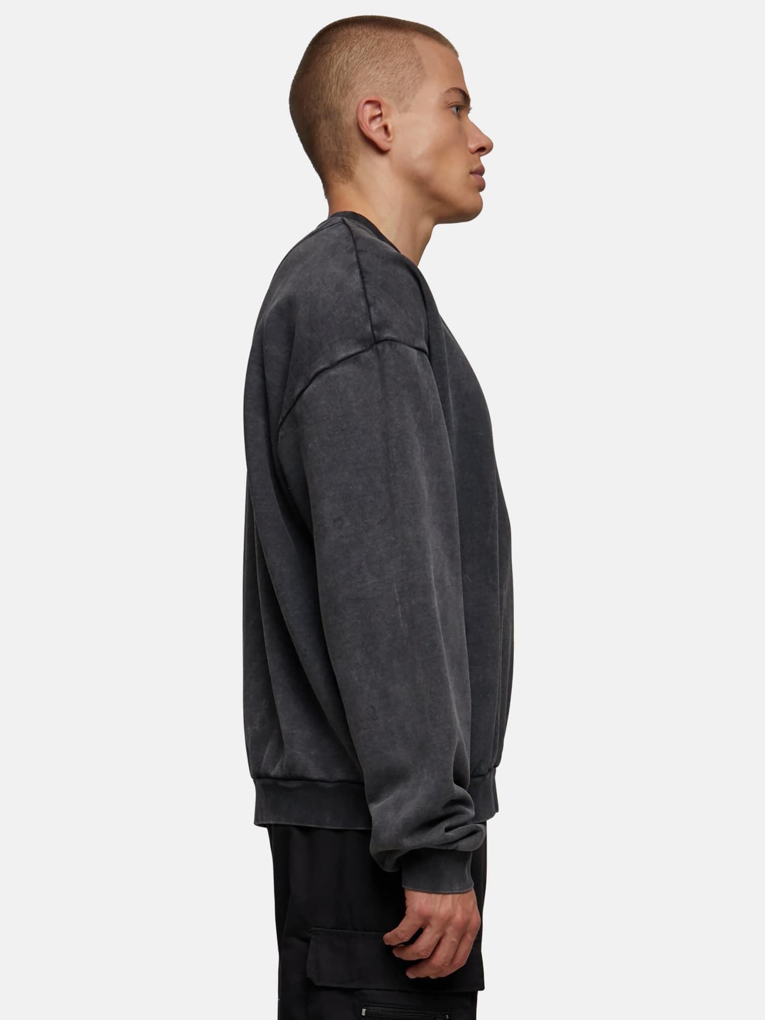 Urban Classics Acid Washed Crew – Bild 4