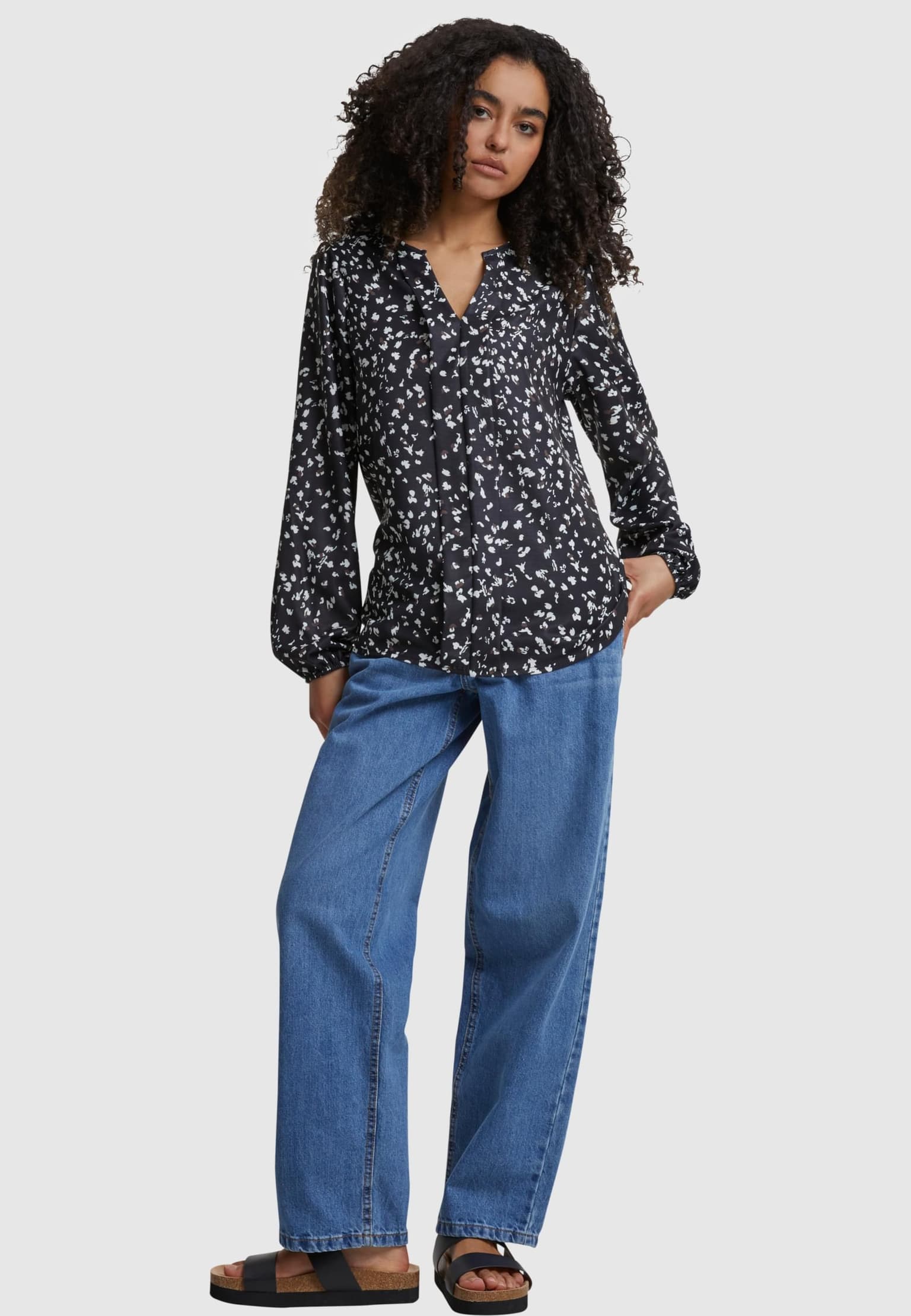 Cloud5ive Damen Langarm Bluse mit V-Neck und All Over Ditsy Print – Bild 4