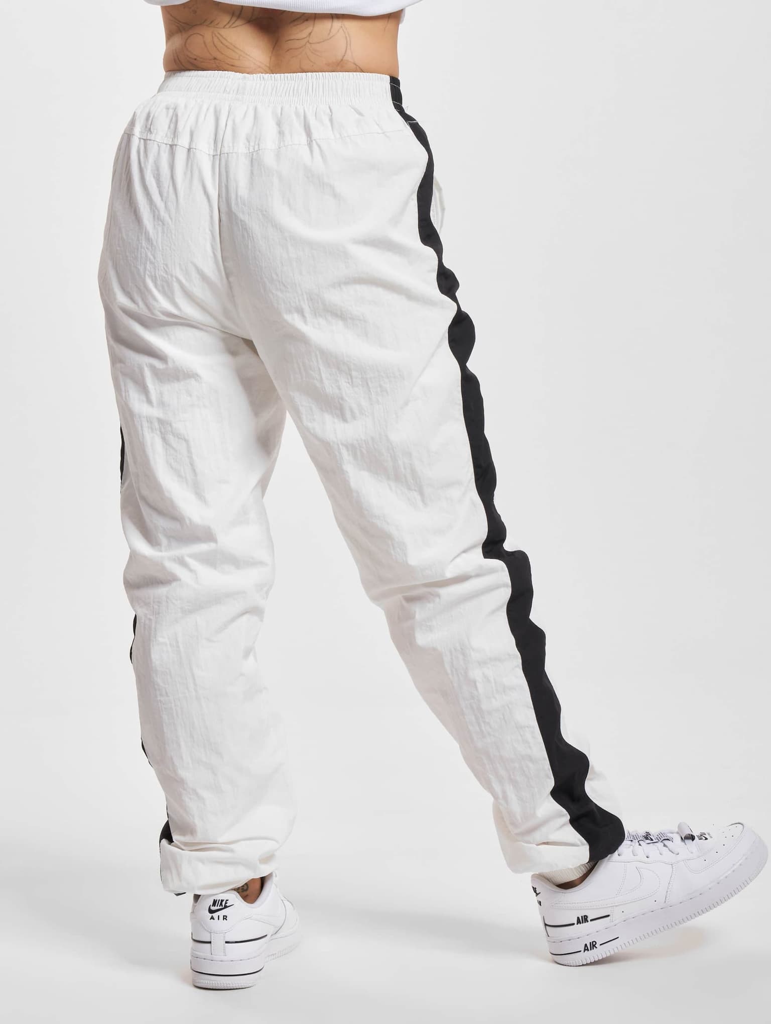 Urban Classics Ladies Striped Crinkle Pants – Bild 2