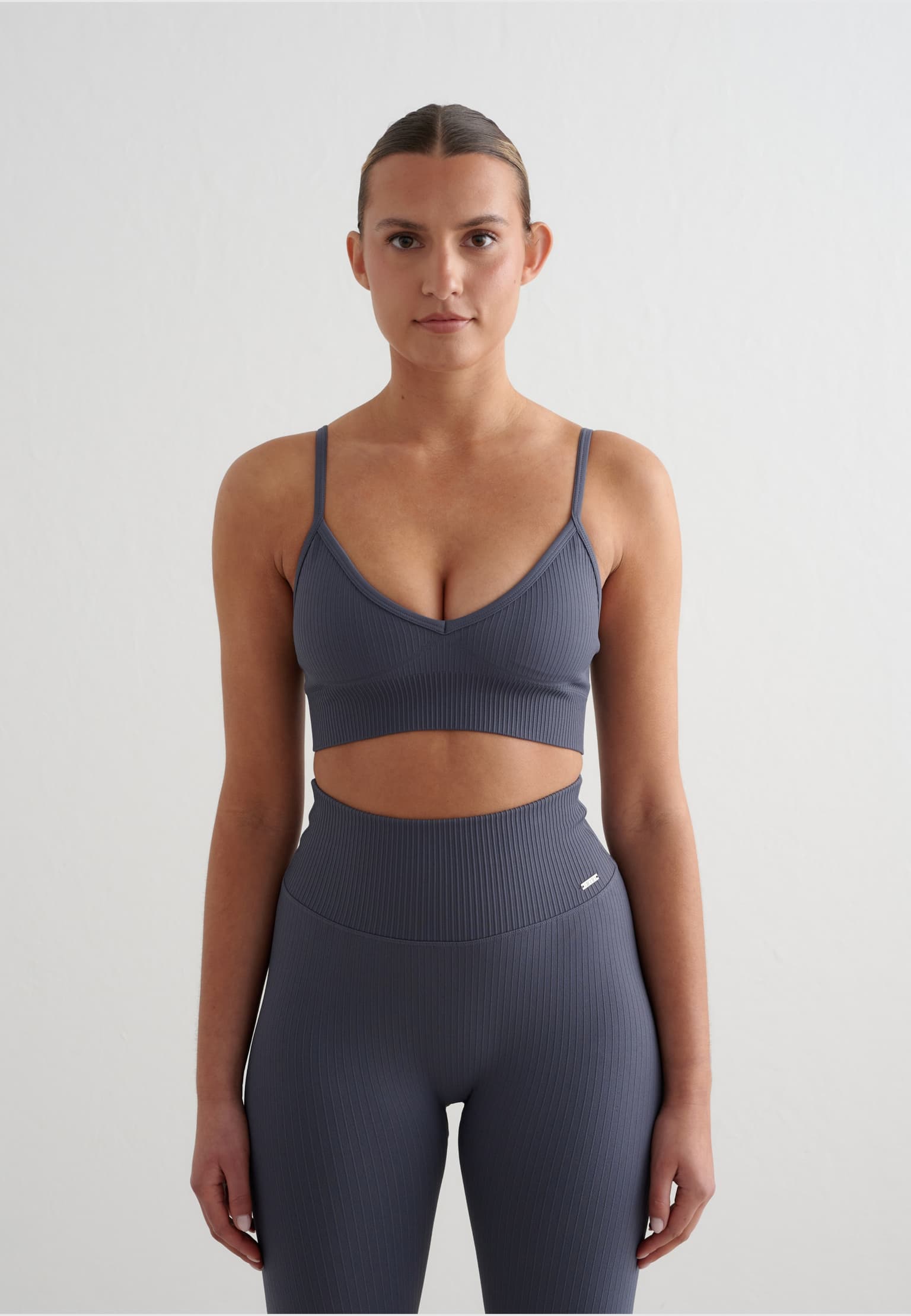 aimn Ribbed Seamless Deep Cut Bra