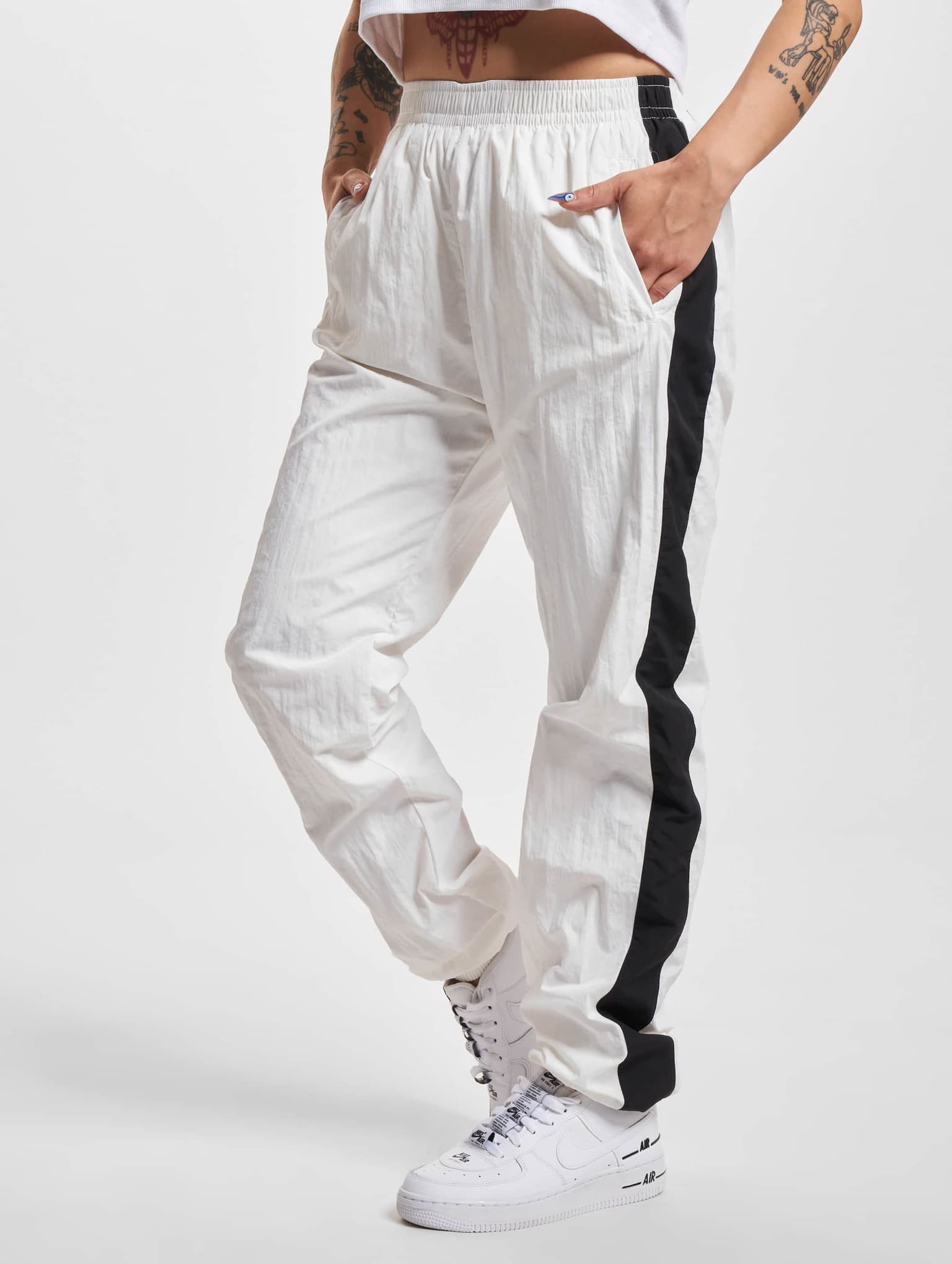 Urban Classics Ladies Striped Crinkle Pants – Bild 3