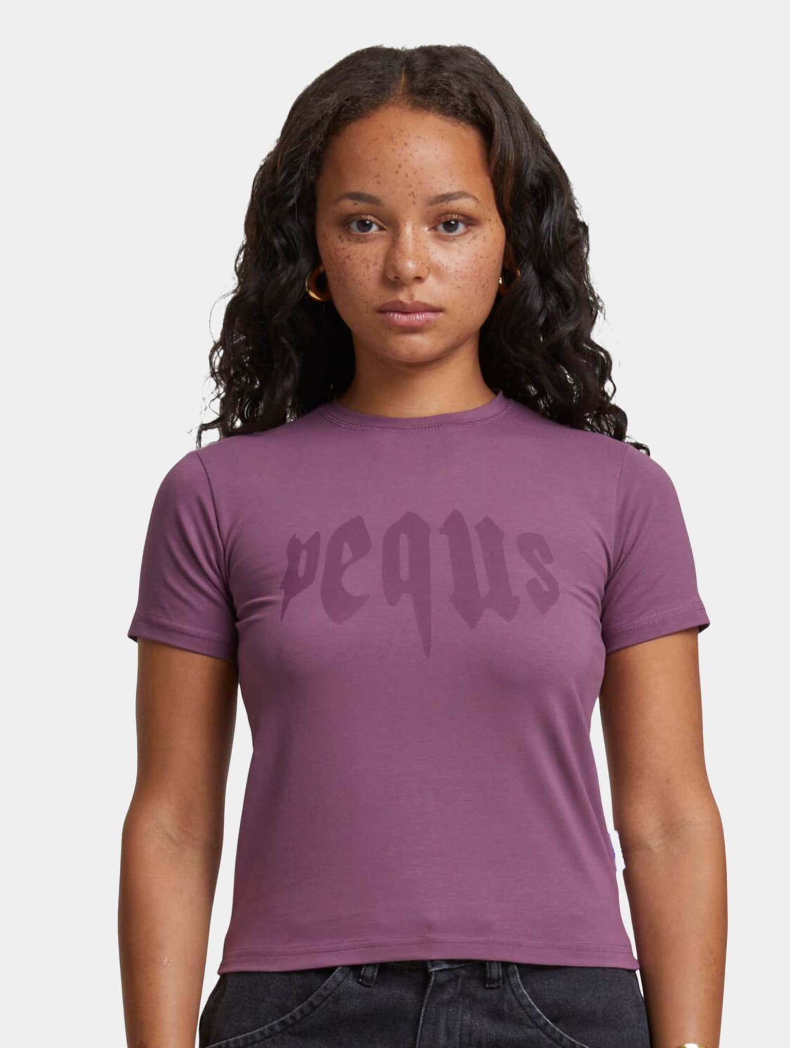 PEQUS Fitted Mythic Logo T-shirt – Bild 3