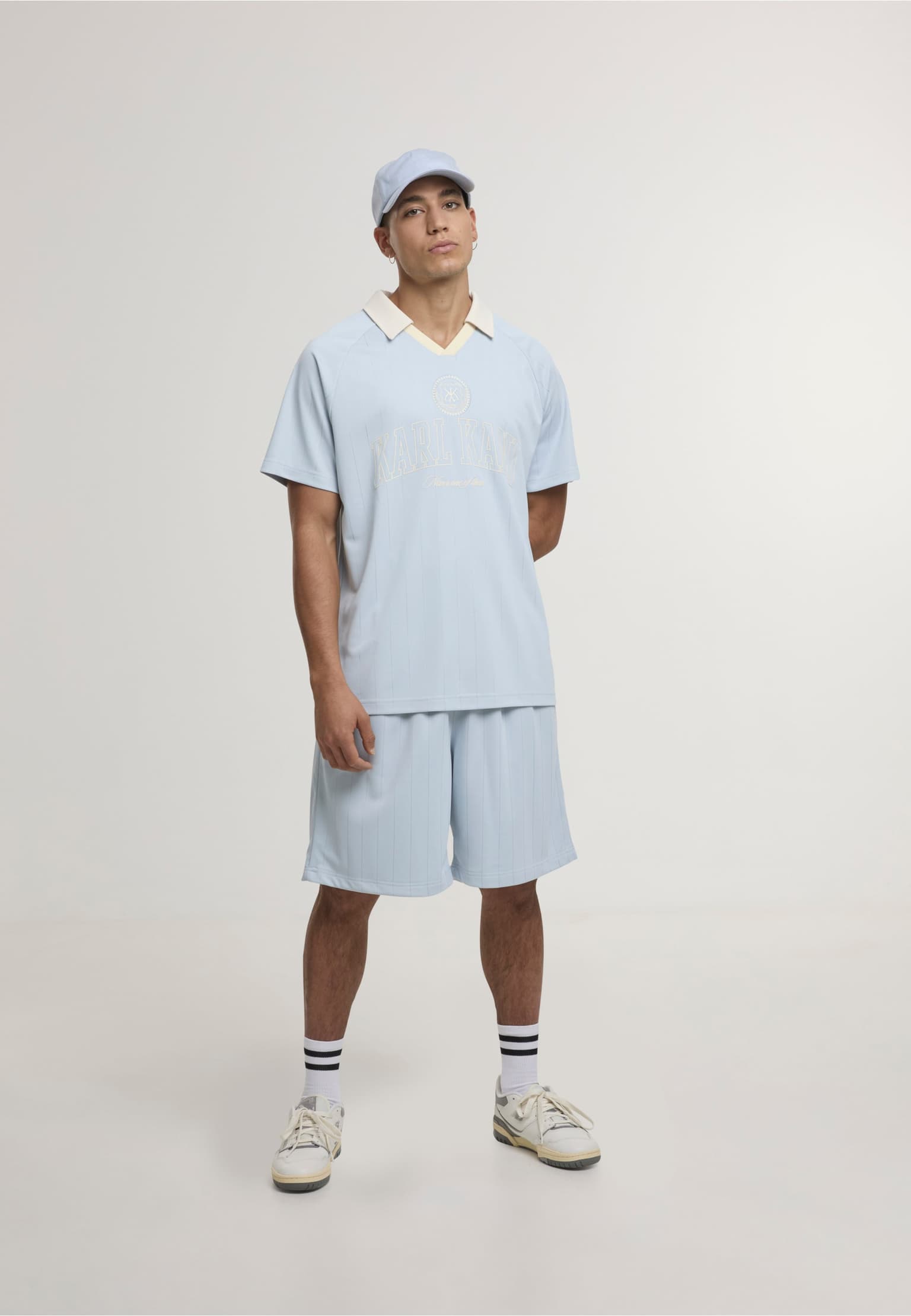 Karl Kani Heritage Emblem Shadow Pinstripe Soccer Jersey – Bild 3