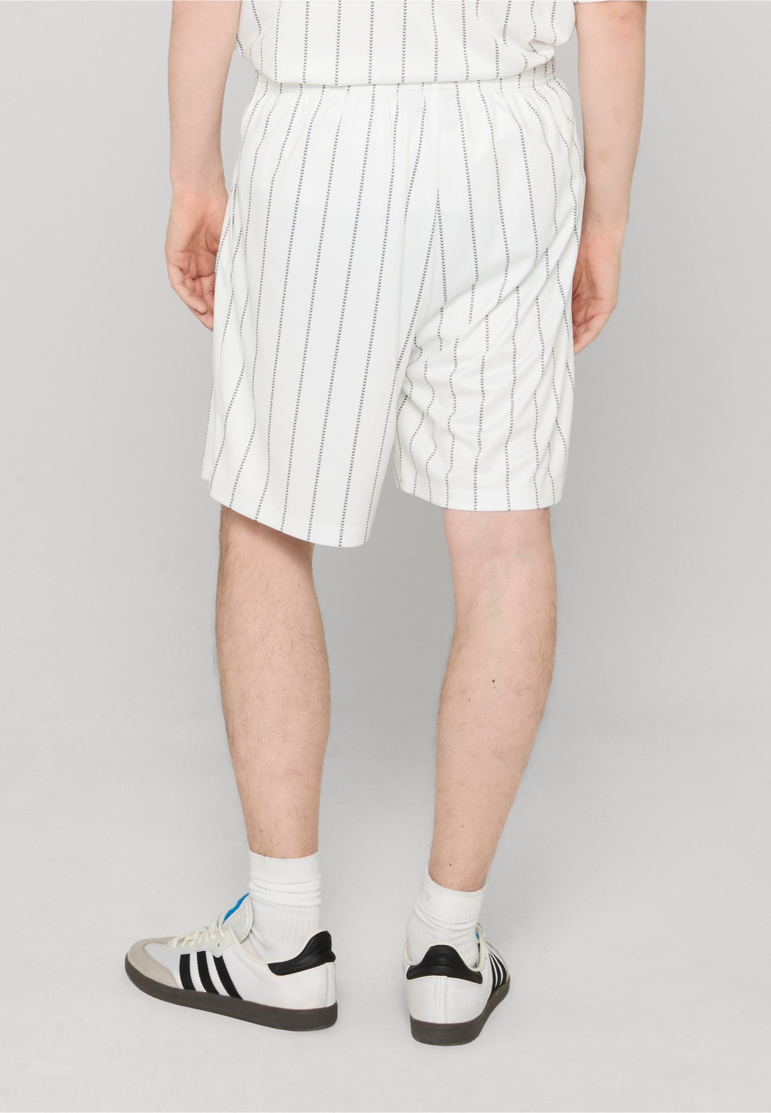Hummel Chevron Pinstripe Short – Bild 2