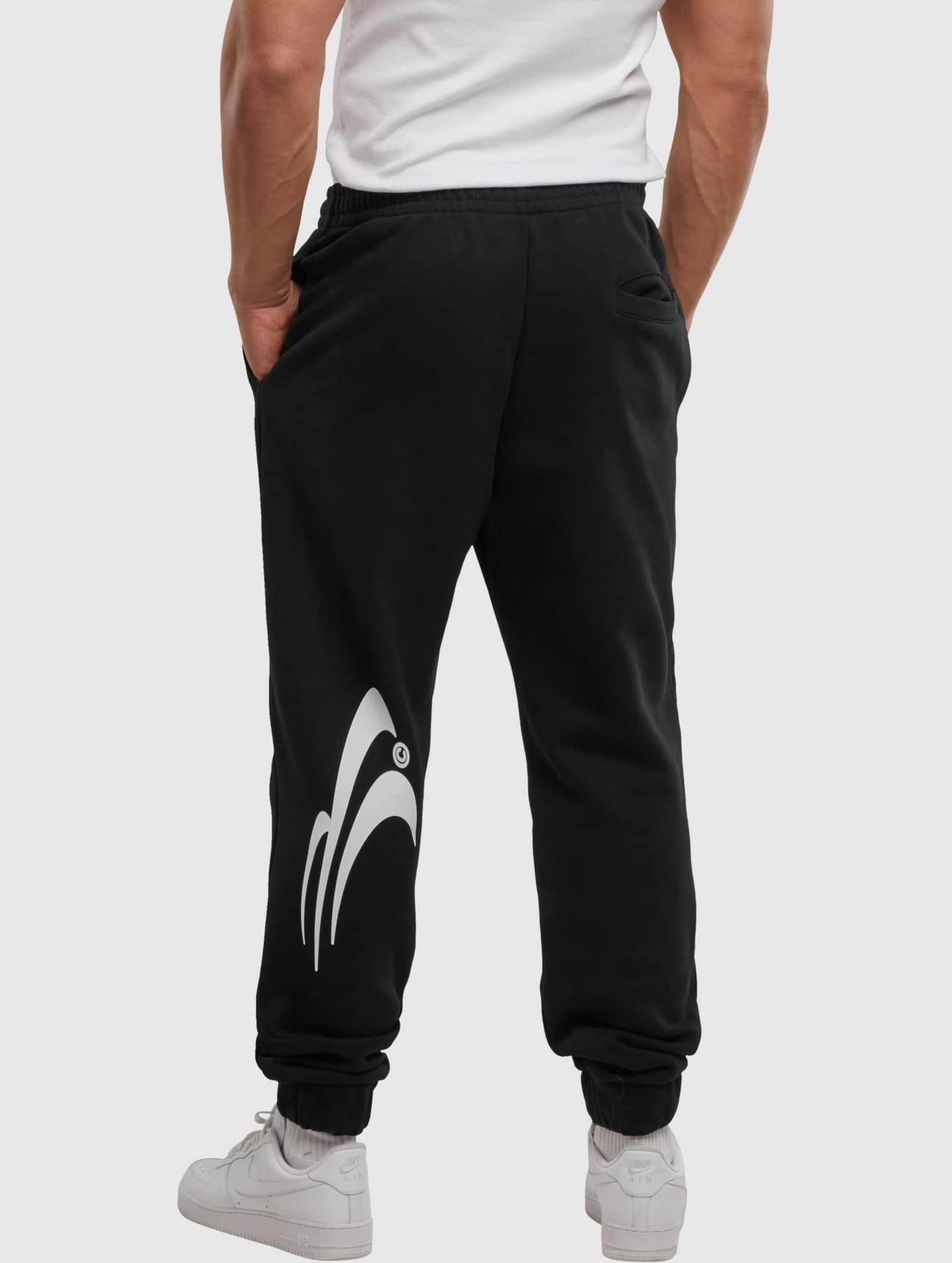 Mister Tee Upscale North Carolina Multi Logo Sweatpants – Bild 2