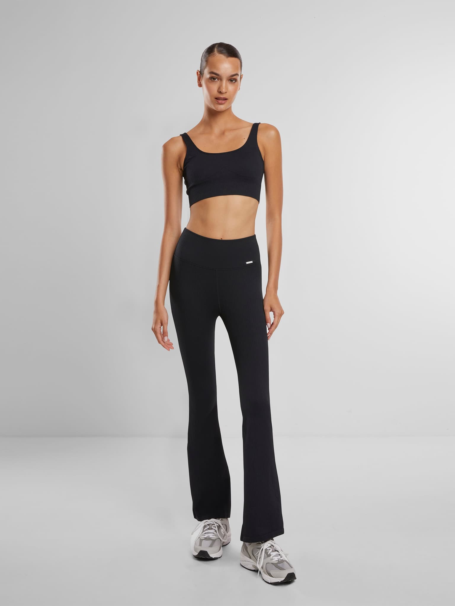 AMN-243-TIG -23080081-010 AIMN Ribbed Seamless Flare Tights – Bild 4