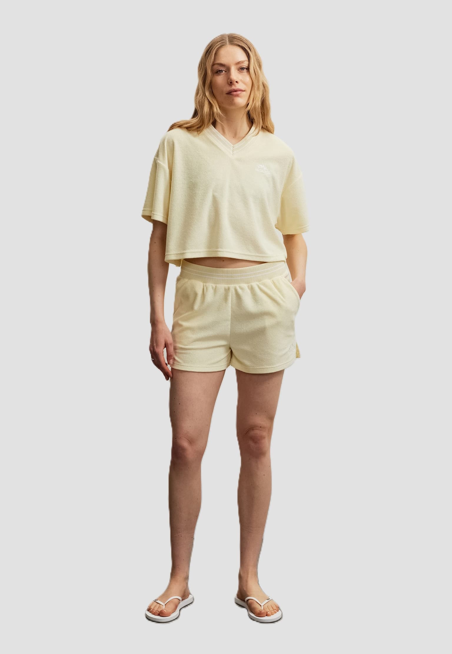 PEGADOR Anastasia Frottee Short – Bild 4