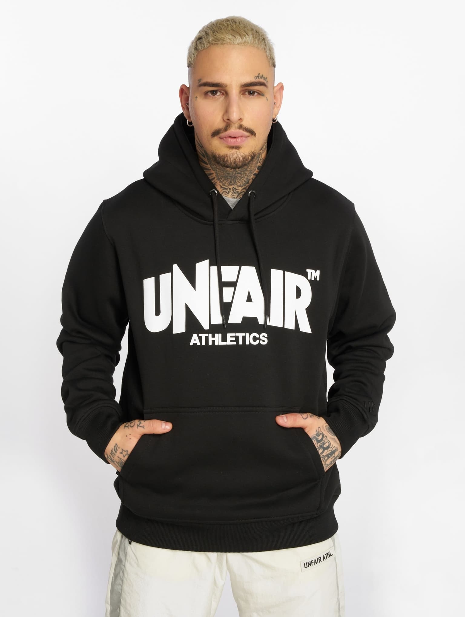 UNFAIR ATHLETICS Classic Label Hoodie – Bild 2