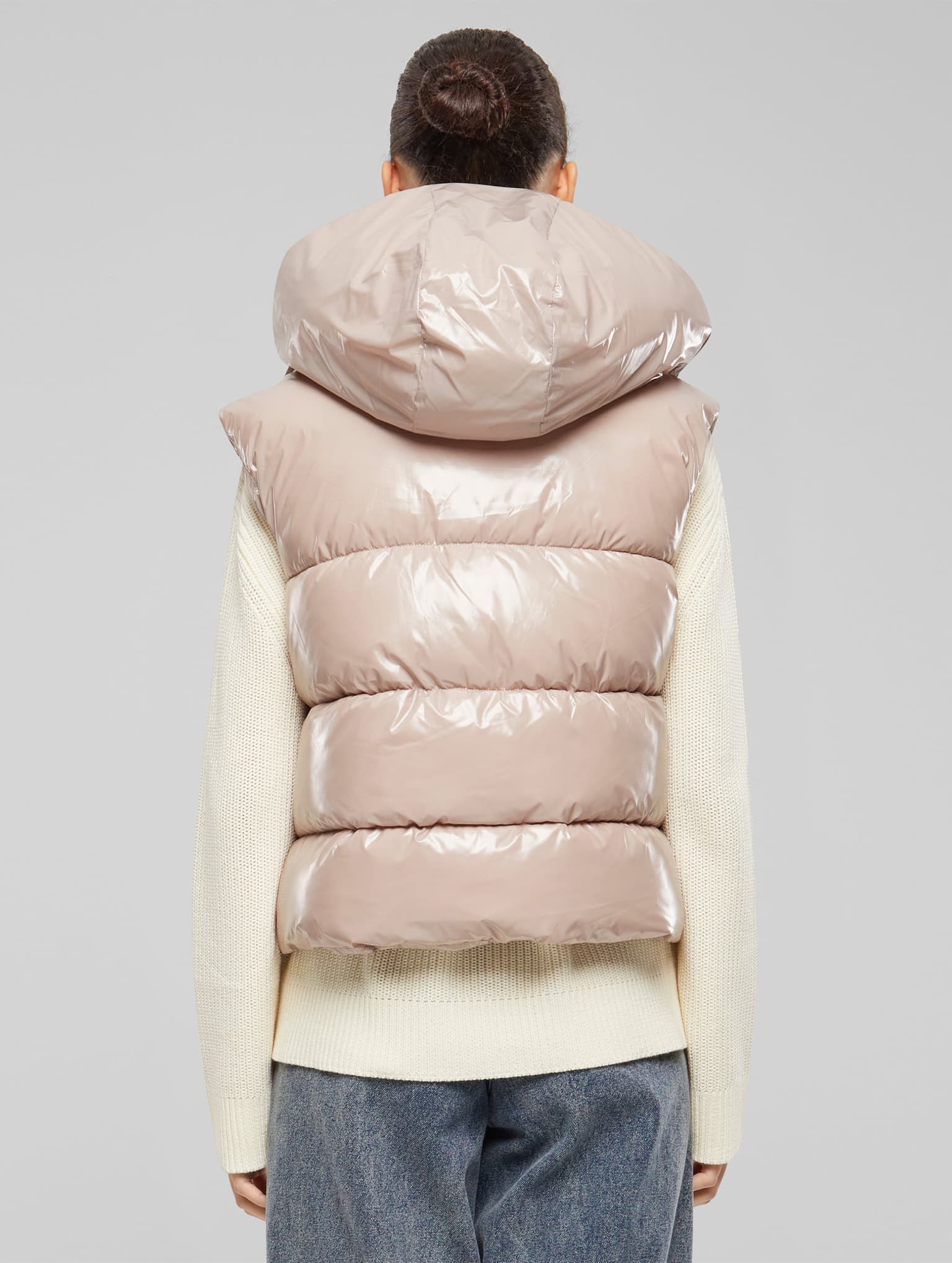 Urban Classics Ladies Essentials Shiny Puffer Vest with Hood – Bild 2
