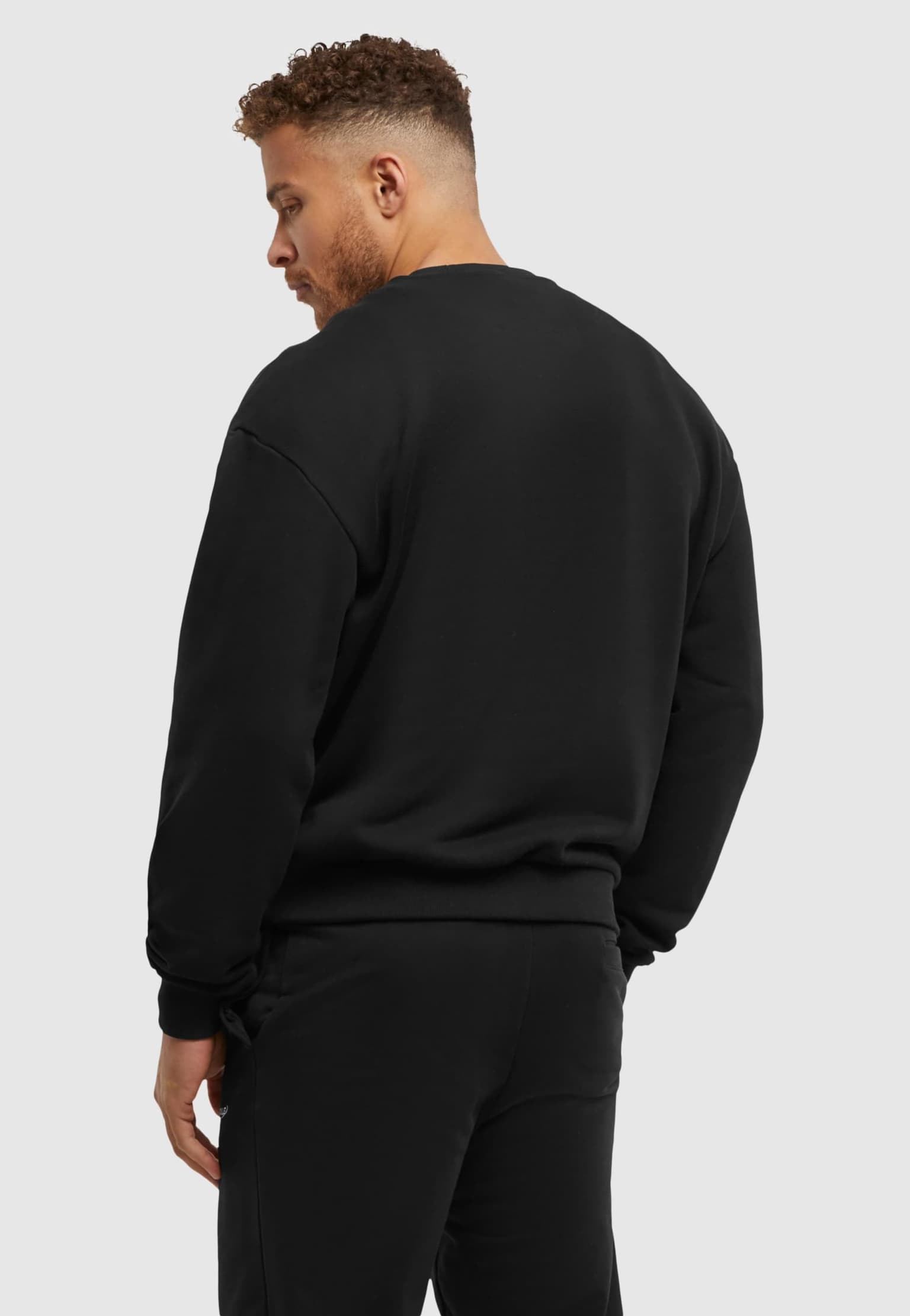 Mister Tee Upscale Core EMB Oversize Crewneck – Bild 2