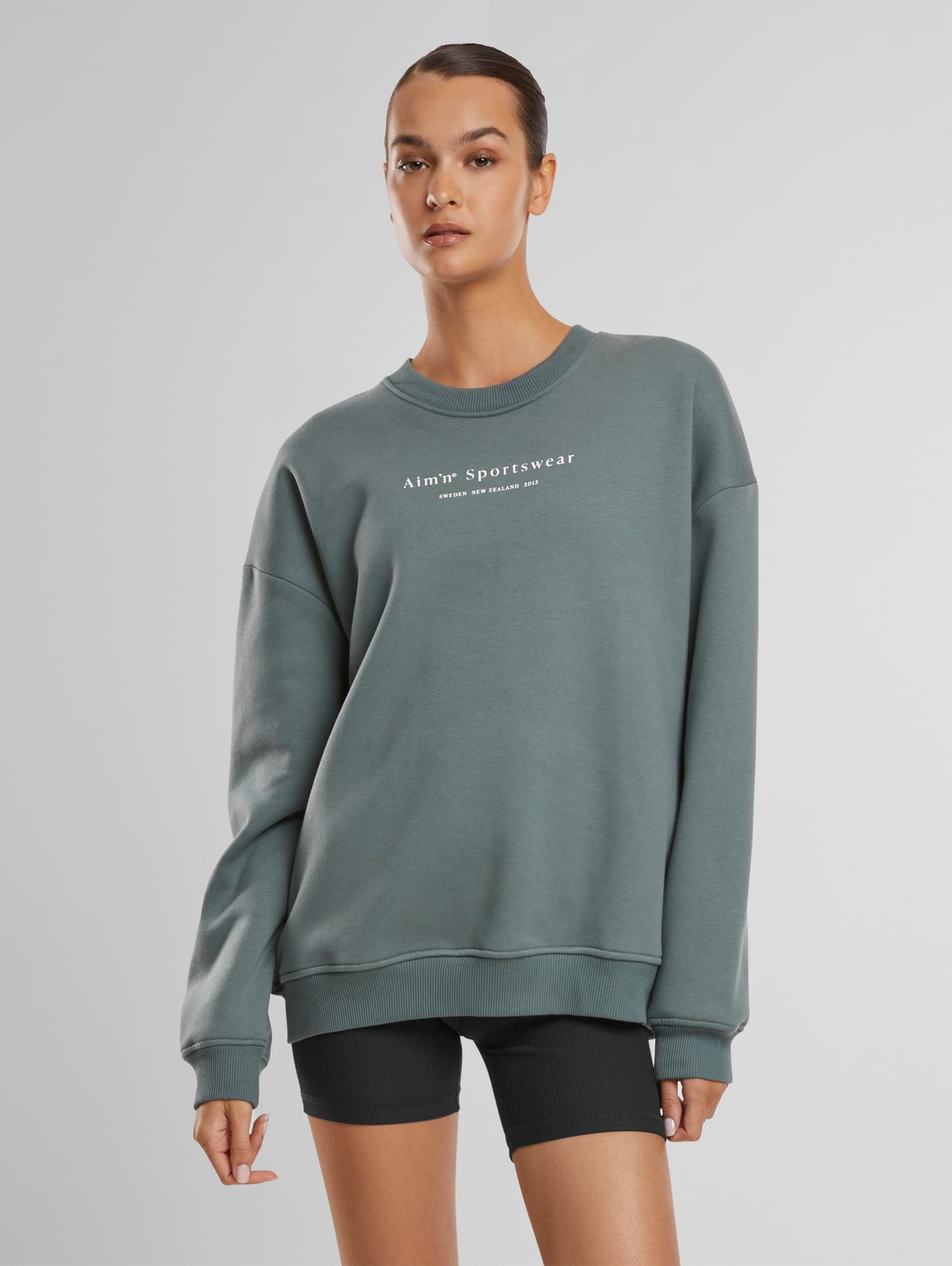 AMN-243-SW -24010379-112 AIMN Serif Sweatshirt