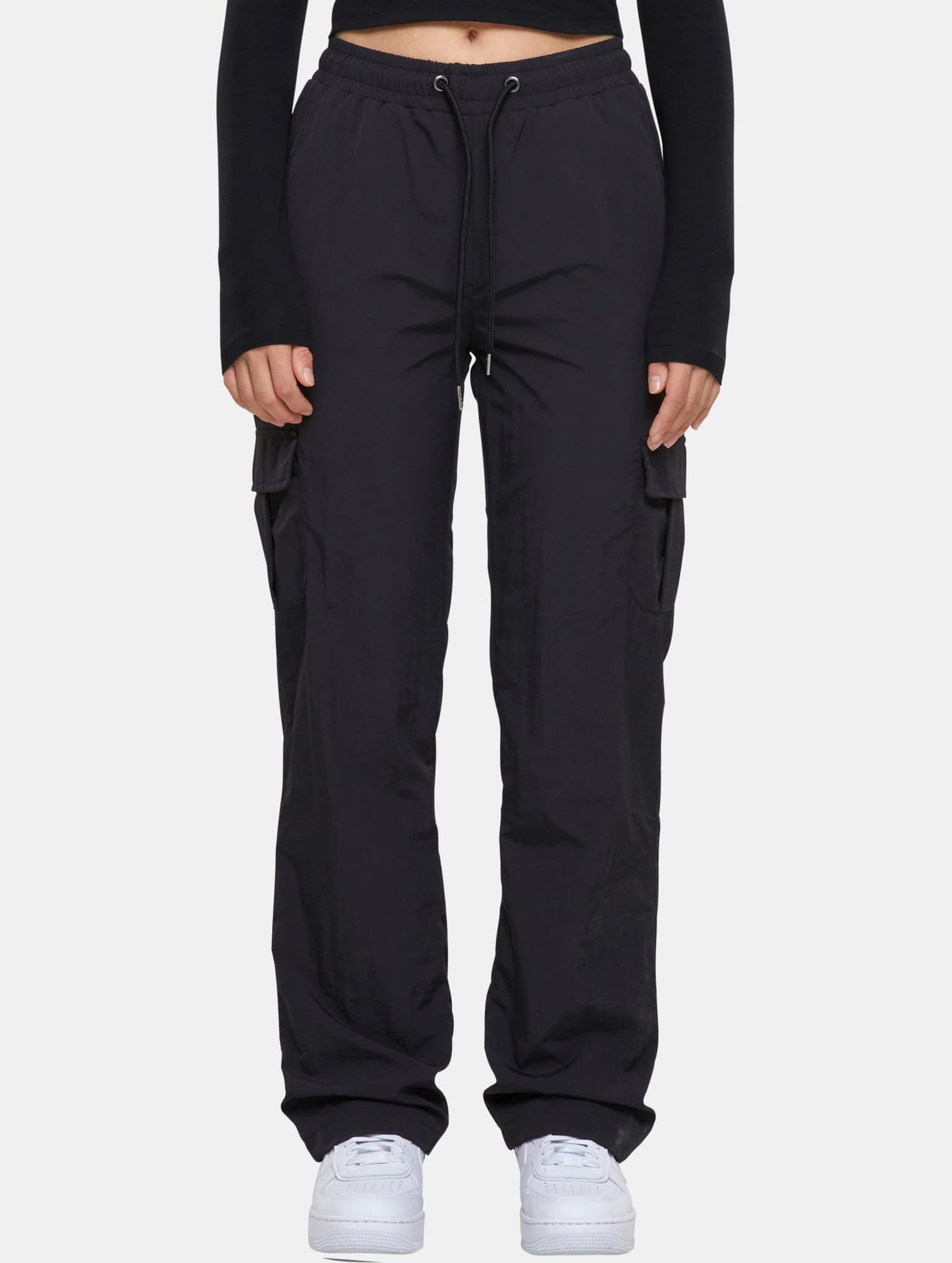 Urban Classics Ladies Nylon Cargo Pants – Bild 3