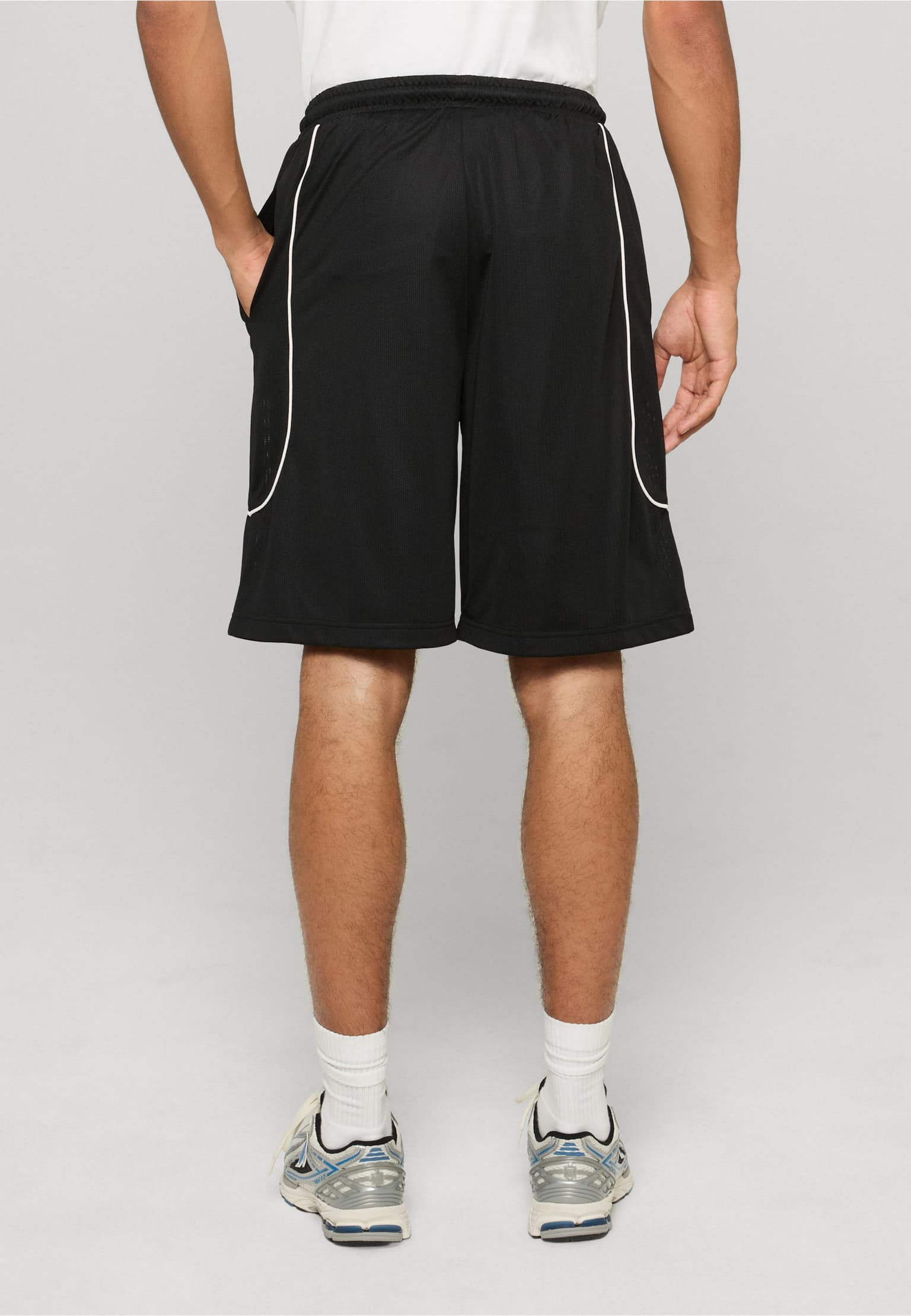 Urban Classics Piping Mesh Short – Bild 2