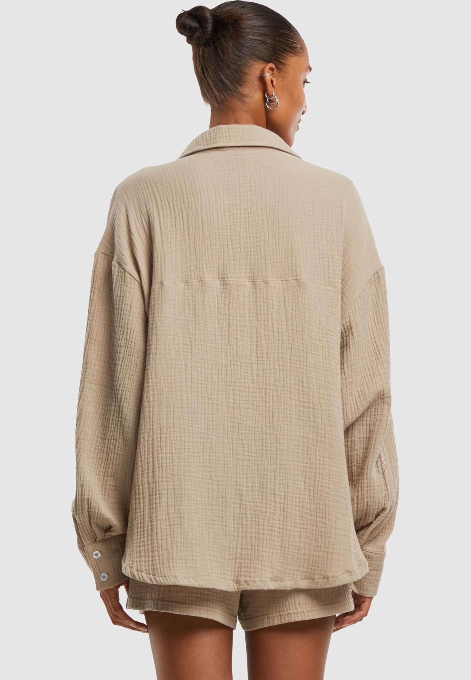 Urban Classics Ladies Oversized Musselin Blouse – Bild 2