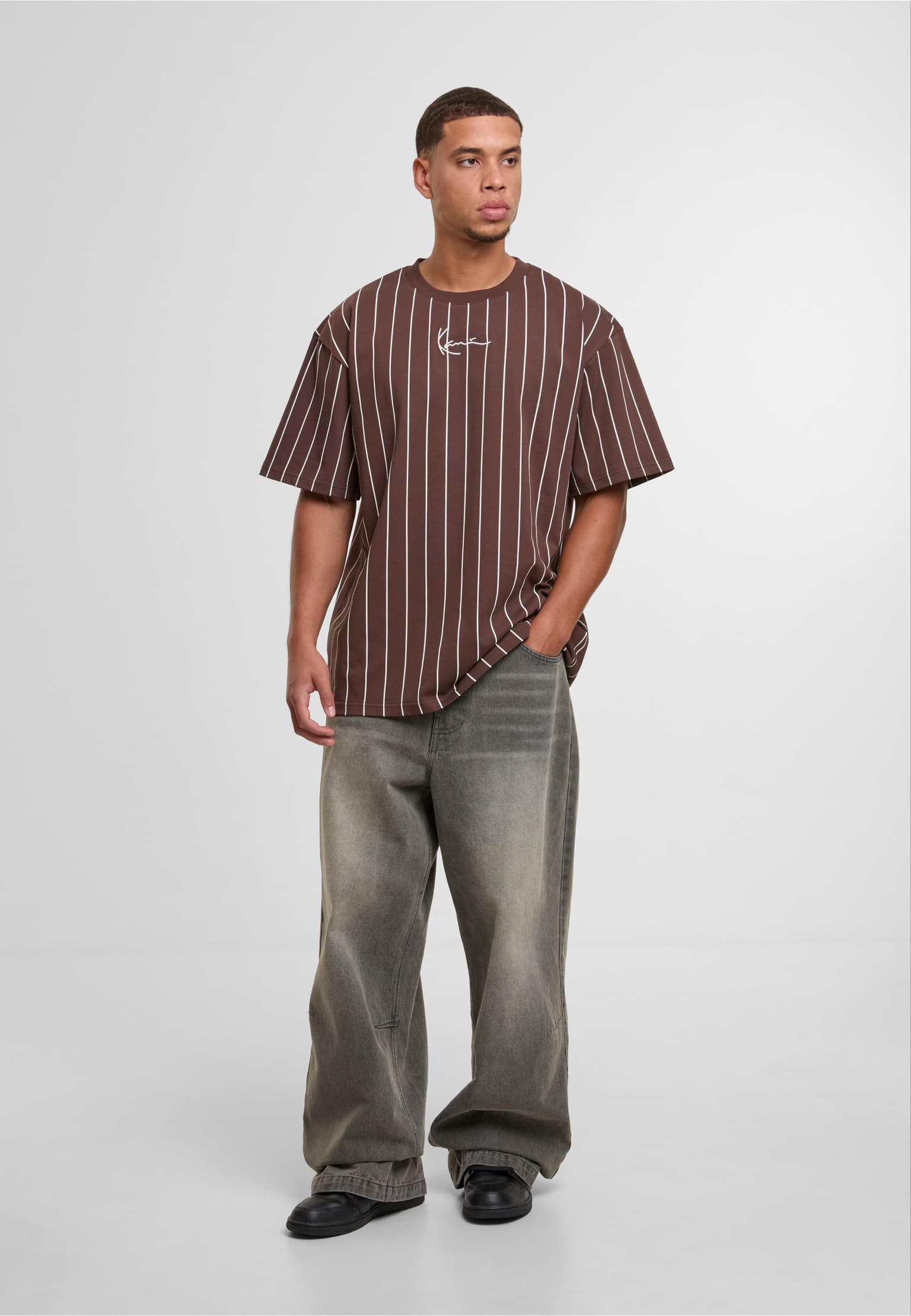 Karl Kani Small Signature Essential Pinstripe Tee – Bild 3