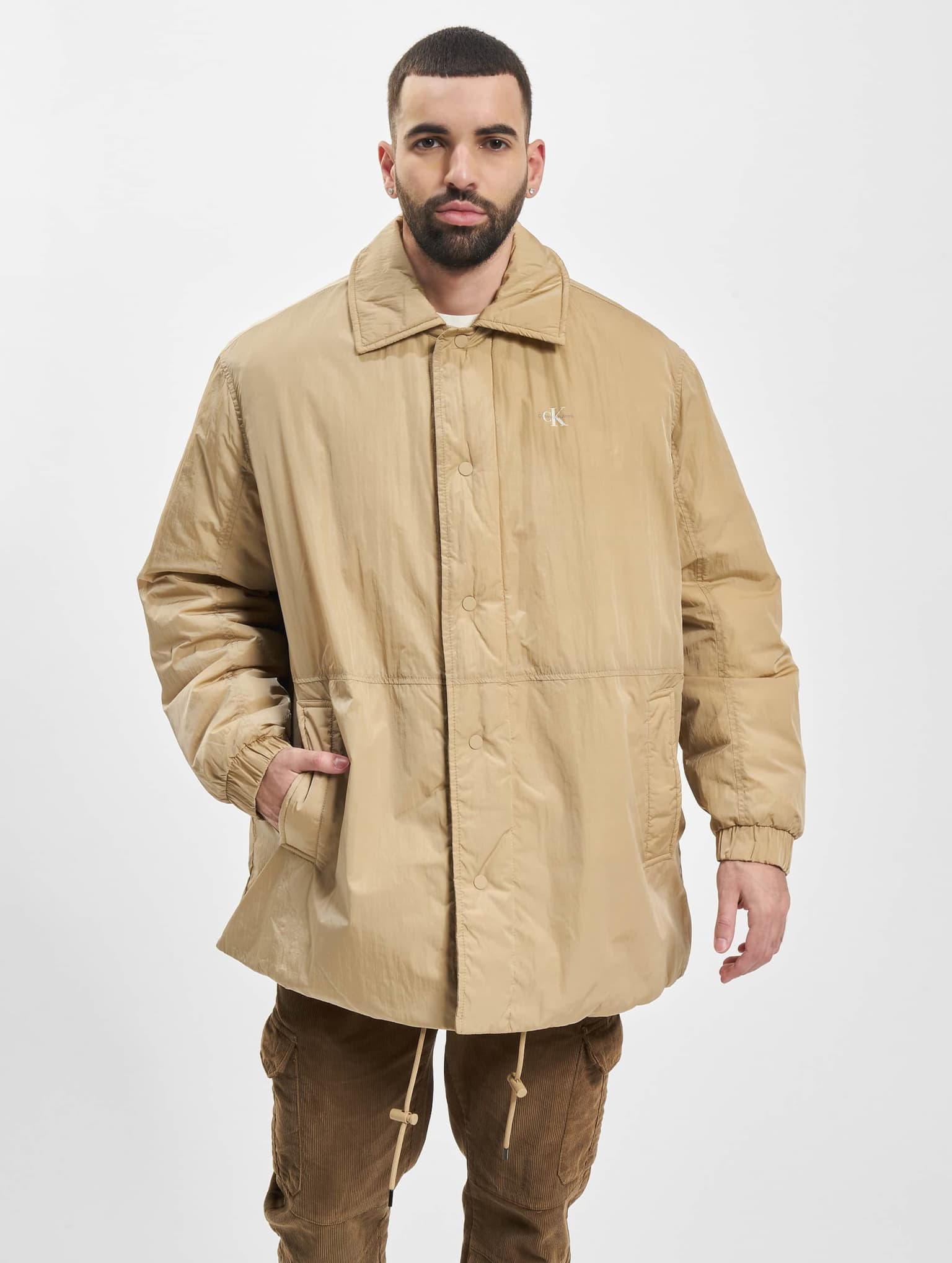 Calvin Klein Jeans Archival Monologo Coach Jacke – Bild 3