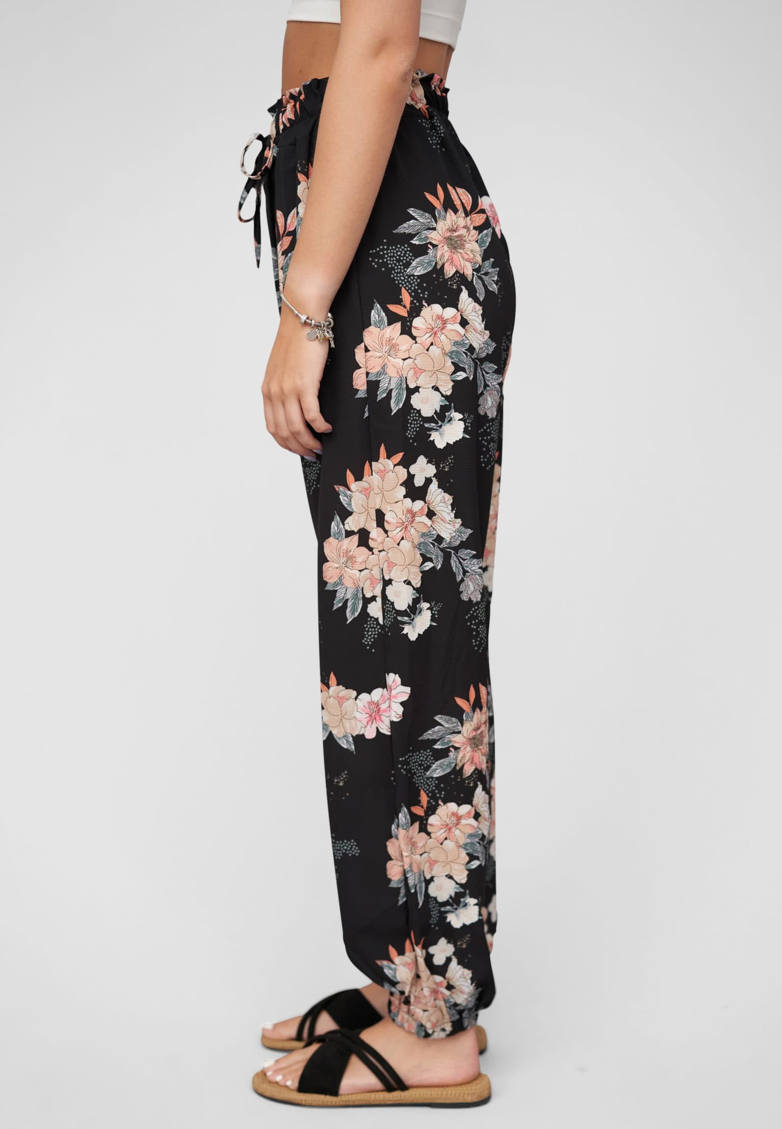 Cloud5ive Pants with aop flower print – Bild 3