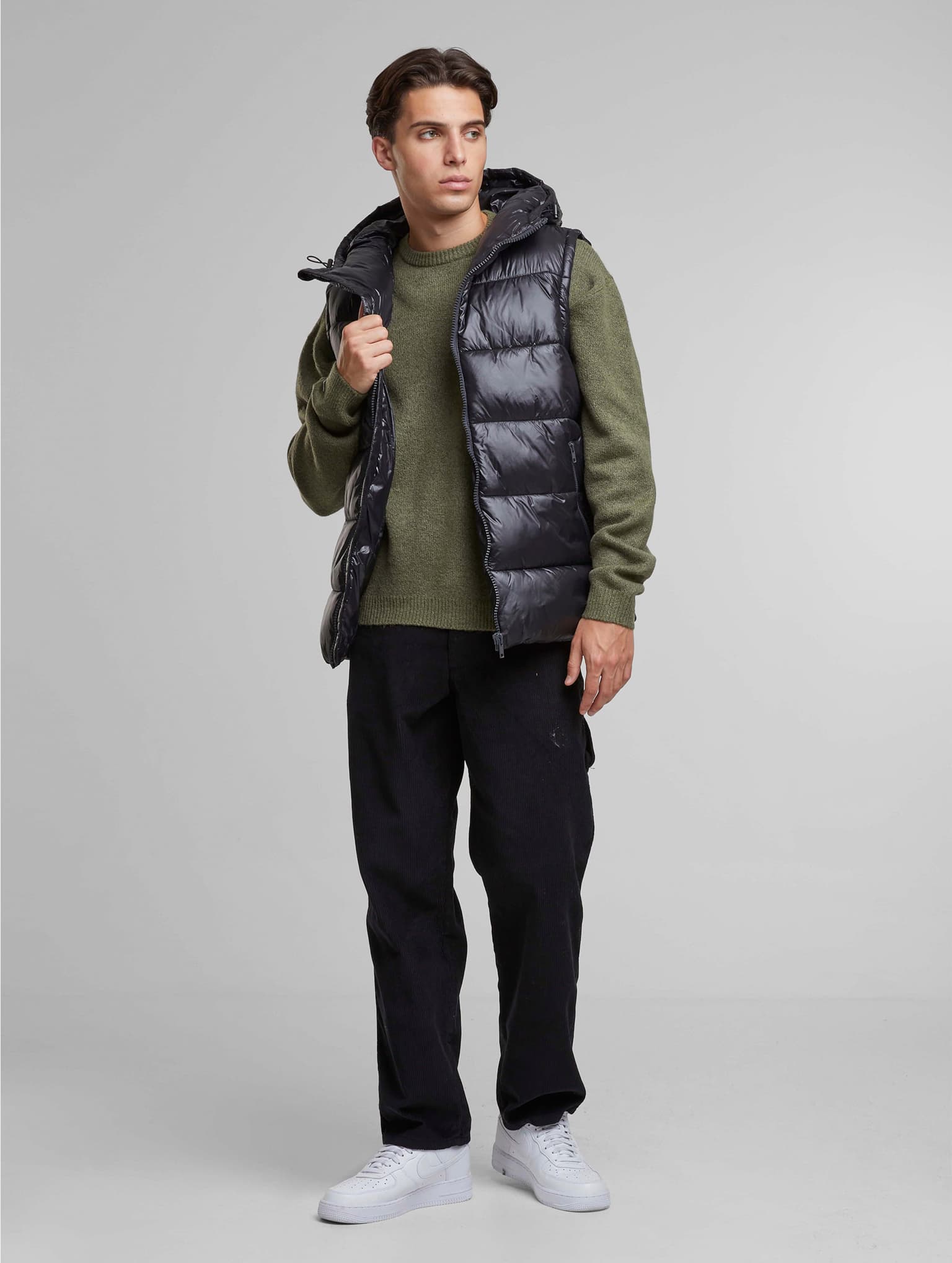 Urban Classics Essentials Hooded Puffer Vest – Bild 4