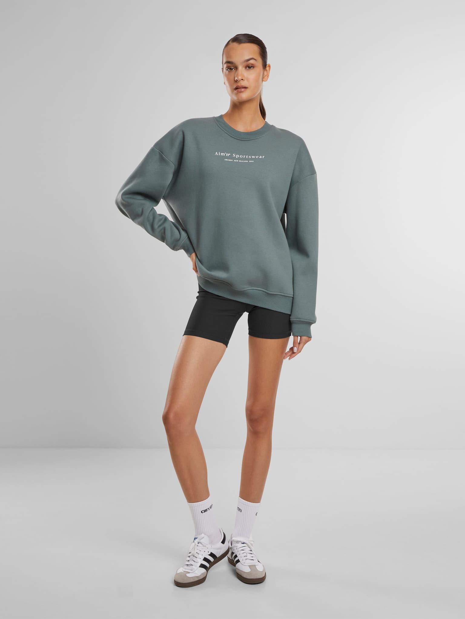 AMN-243-SW -24010379-112 AIMN Serif Sweatshirt – Bild 4