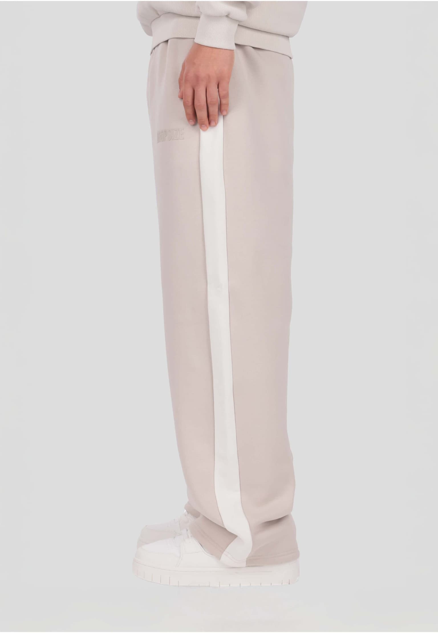 Dropsize OPEN LEG JOGGER MIT SEITENSTREIFEN – Bild 3