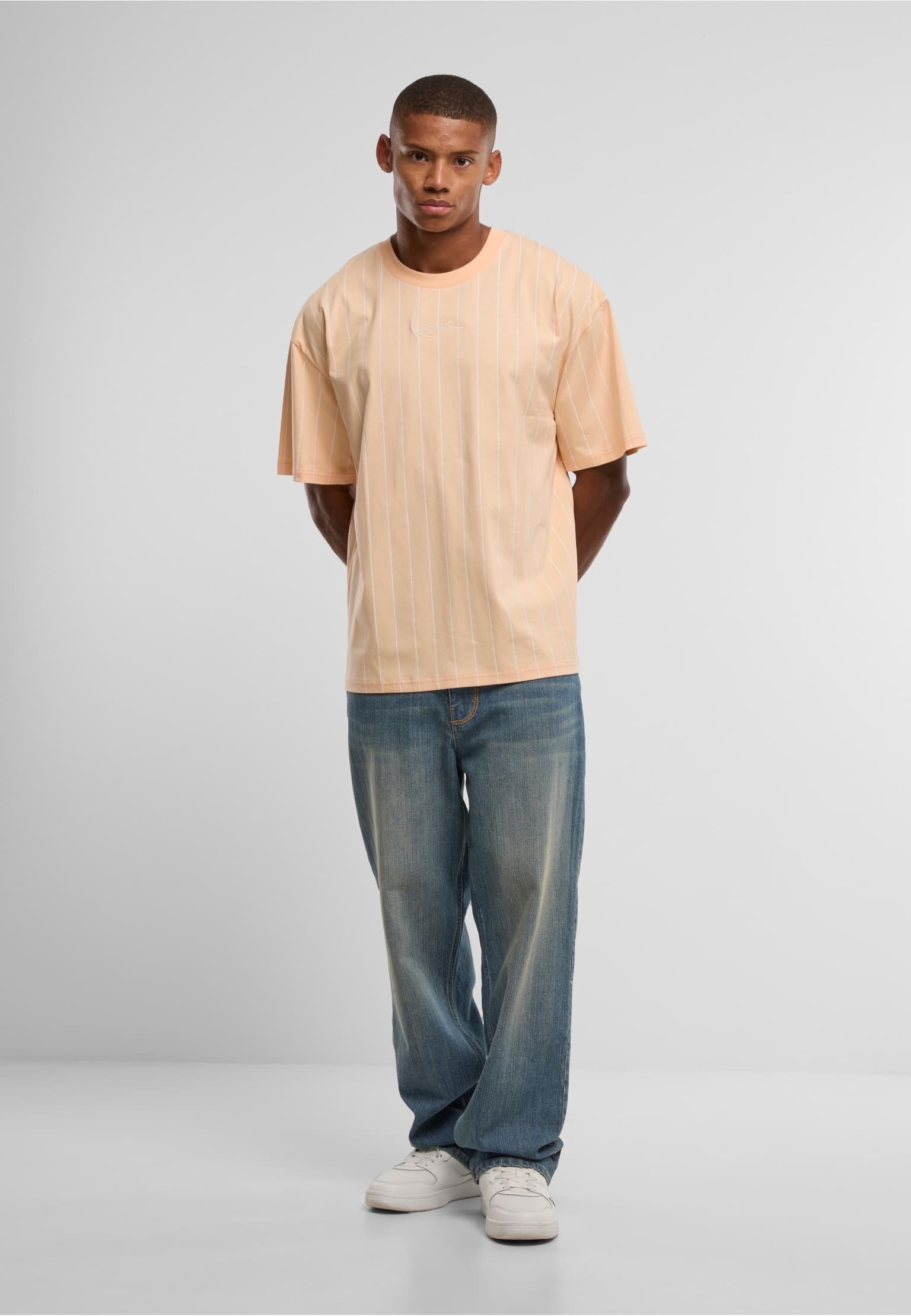 Karl Kani Small Signature Essential Pinstripe Tee – Bild 3