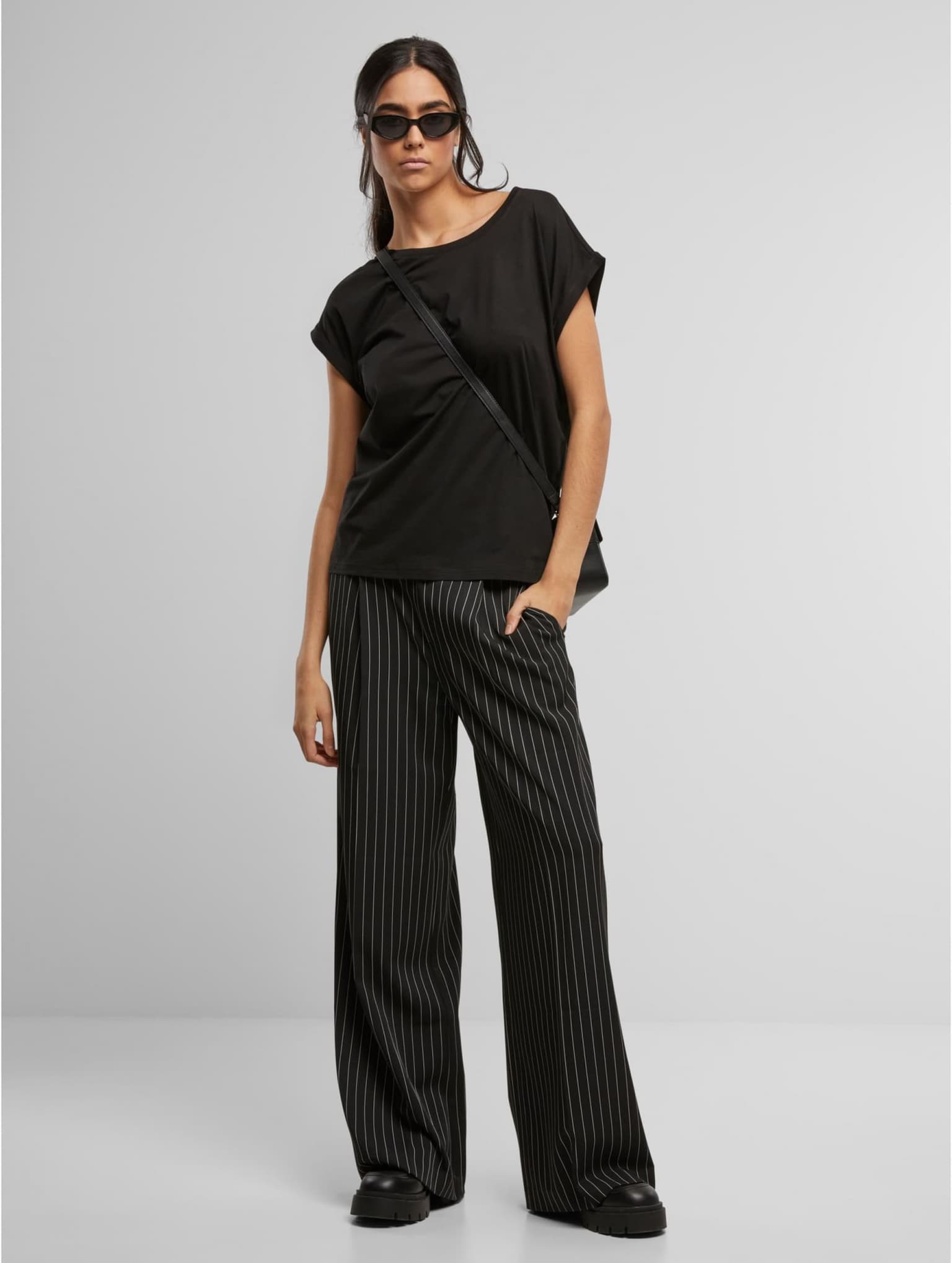 Urban Classics Ladies Viscose Extended Shoulder Tee – Bild 3