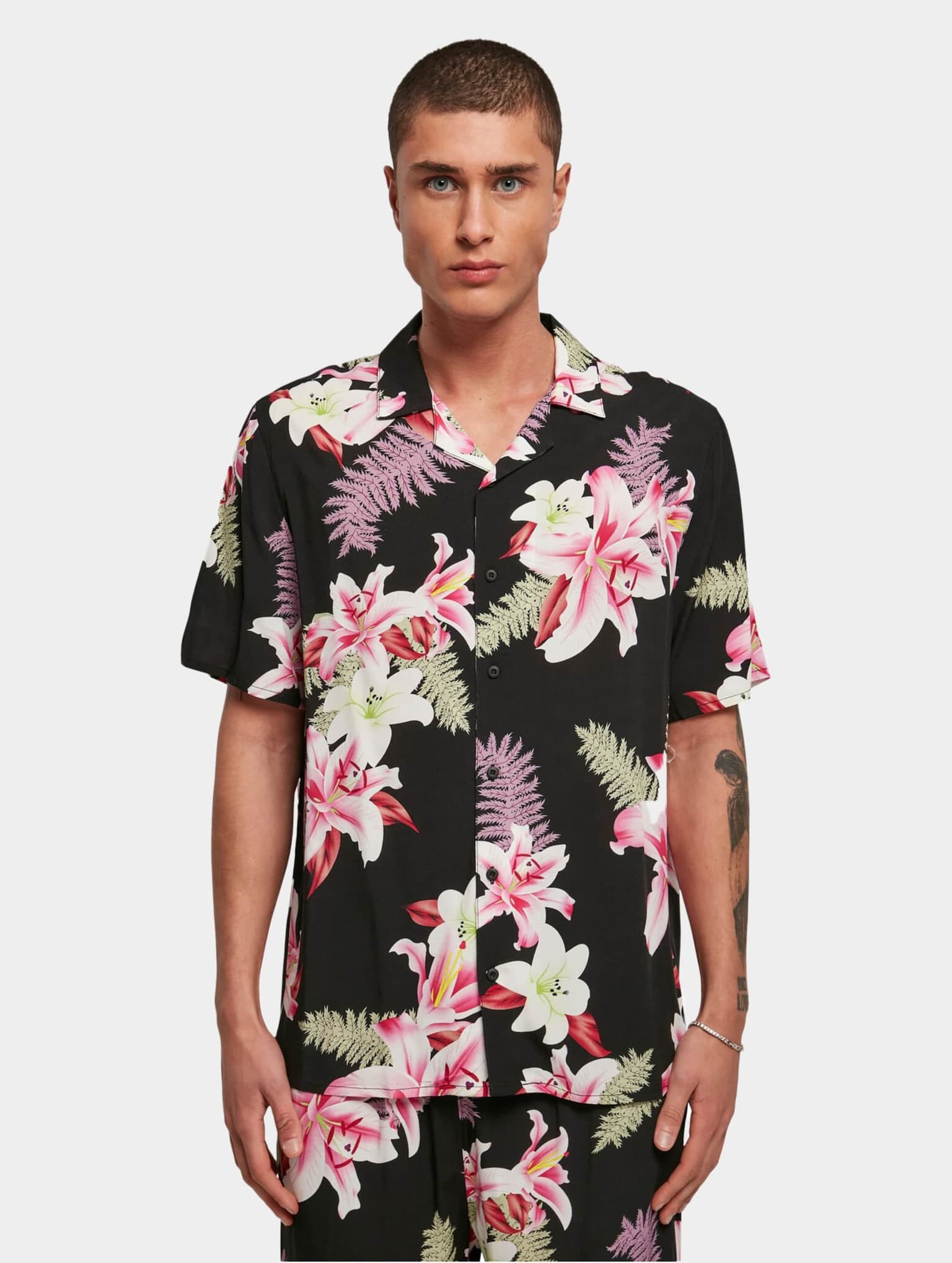 Urban Classics Viscose AOP Resort Shirt – Bild 3