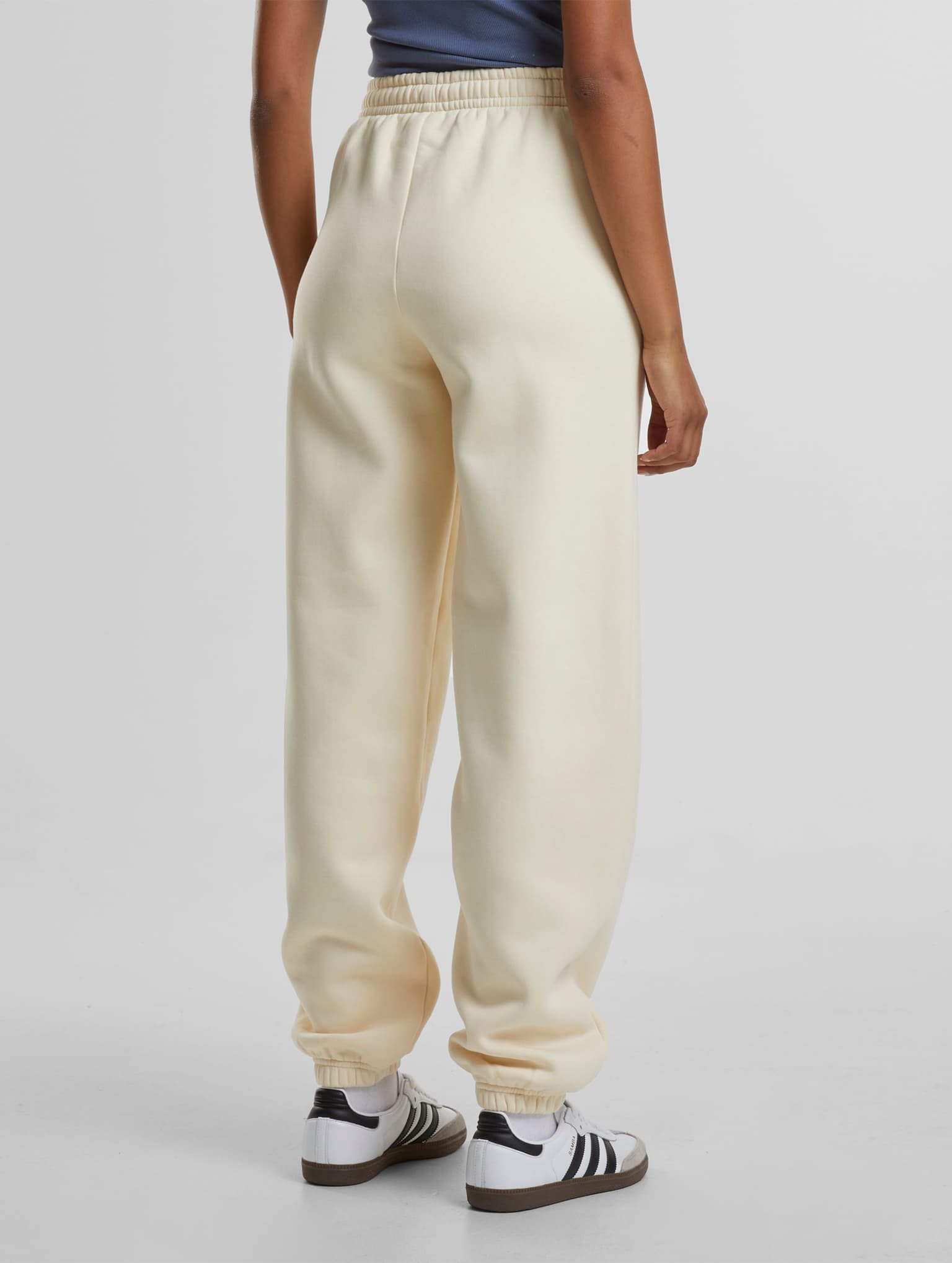 Urban Classics Ladies Fluffy Jogginghose – Bild 2