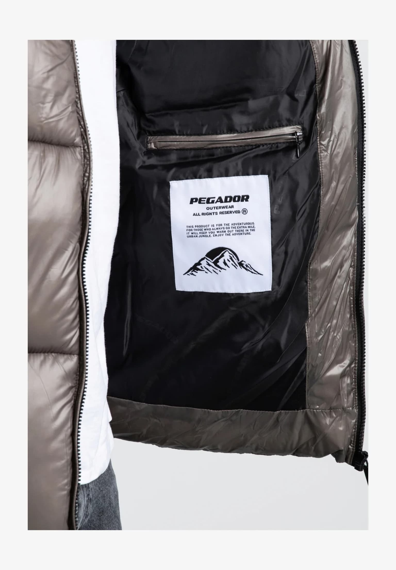 PEGADOR Solin Light Glossy Puffer Jacket – Bild 4