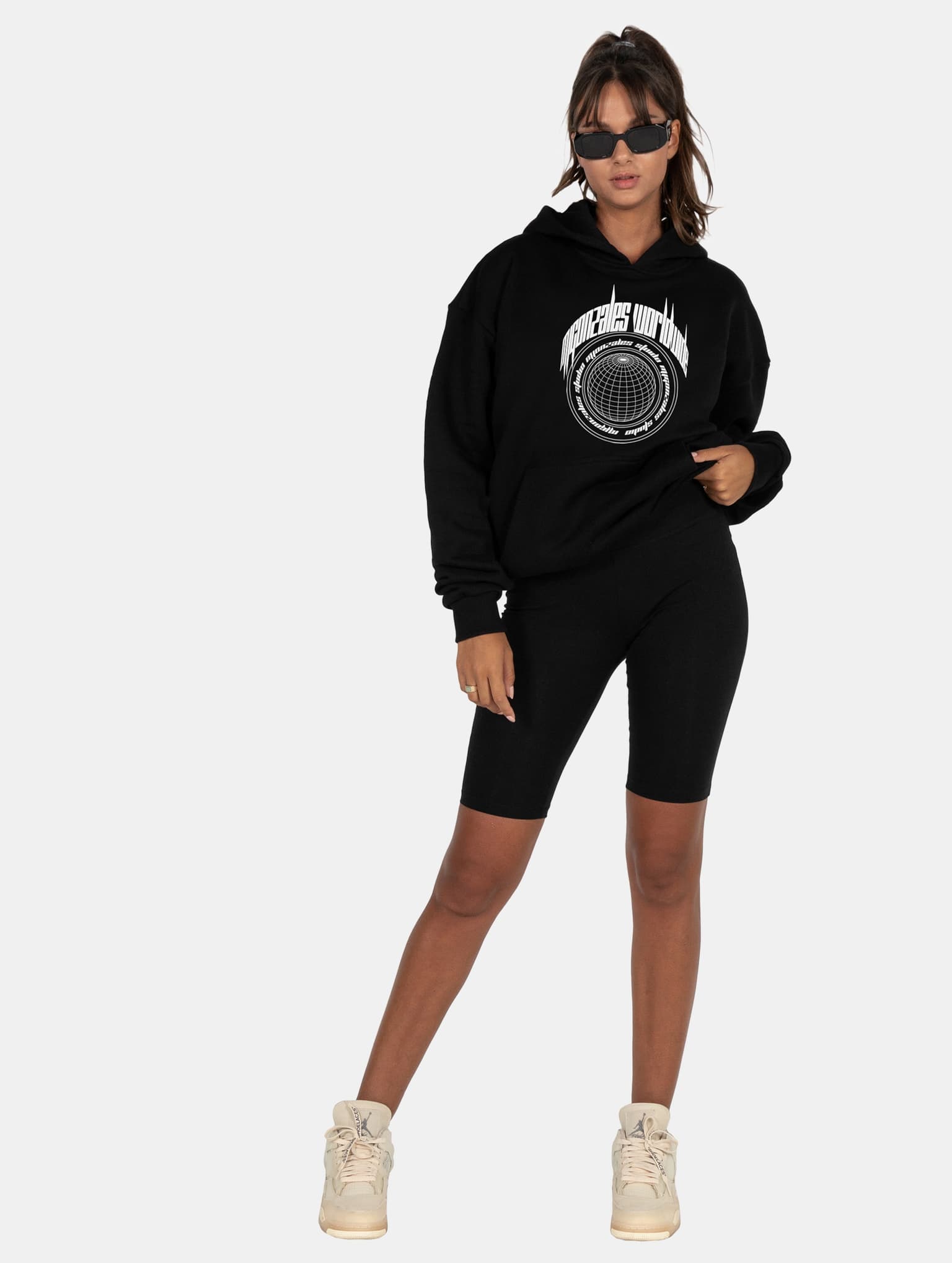 MJ Gonzales Ladies Worldwide x Heavy Oversized Hoody – Bild 3
