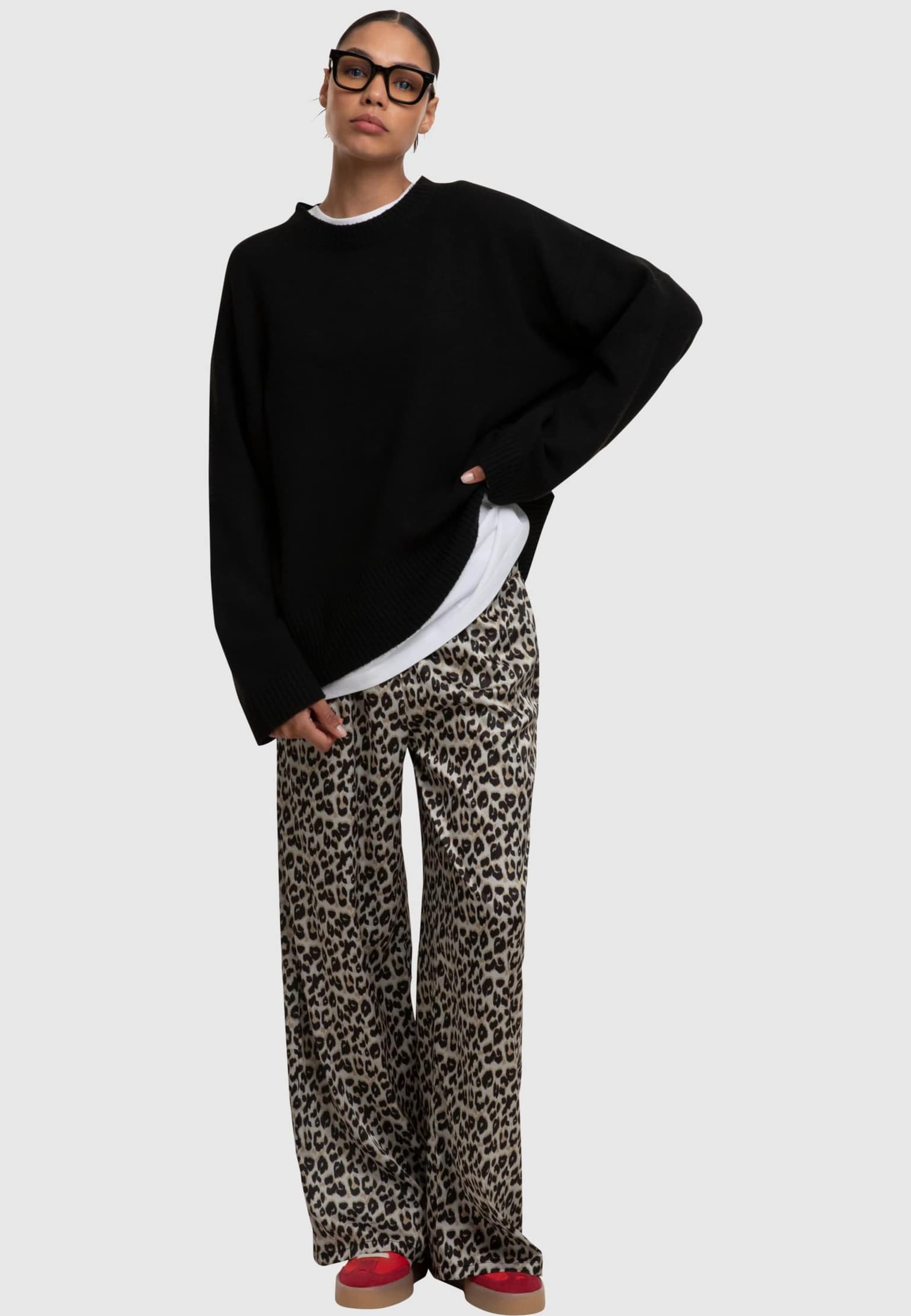 Urban Classics Ladies Leo Resort Pants – Bild 4