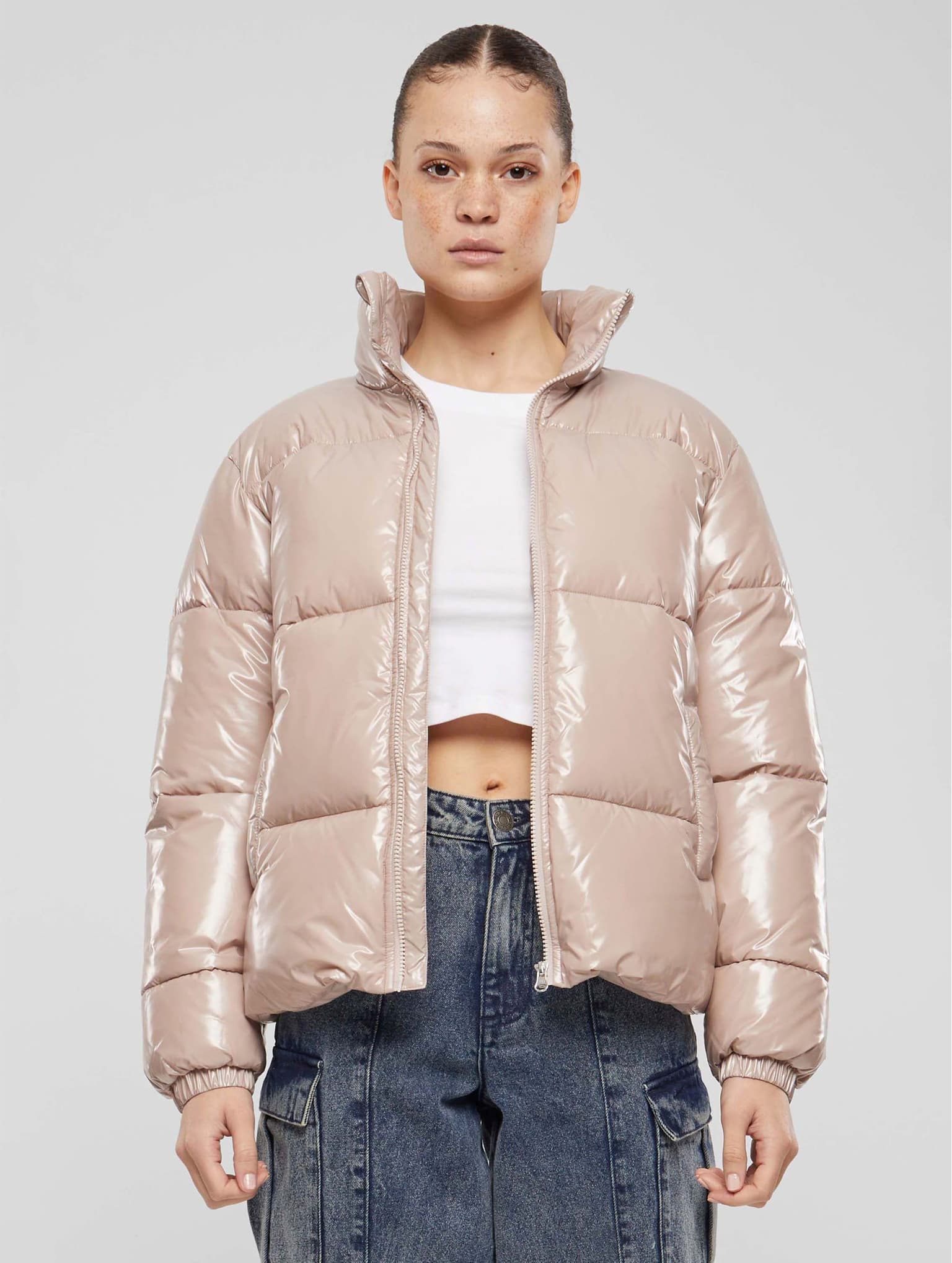 Urban Classics Ladies Essentials Short Shiny Puffer Jacket – Bild 3