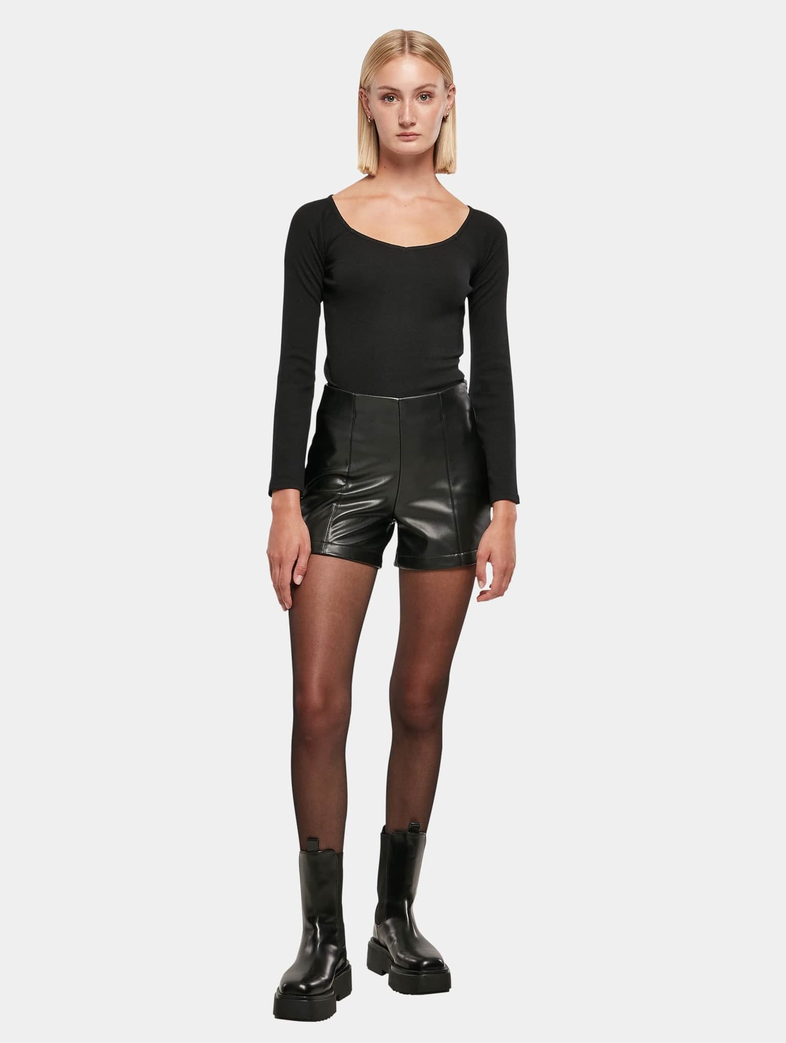 Urban Classics Ladies Synthetic Leather Short – Bild 4