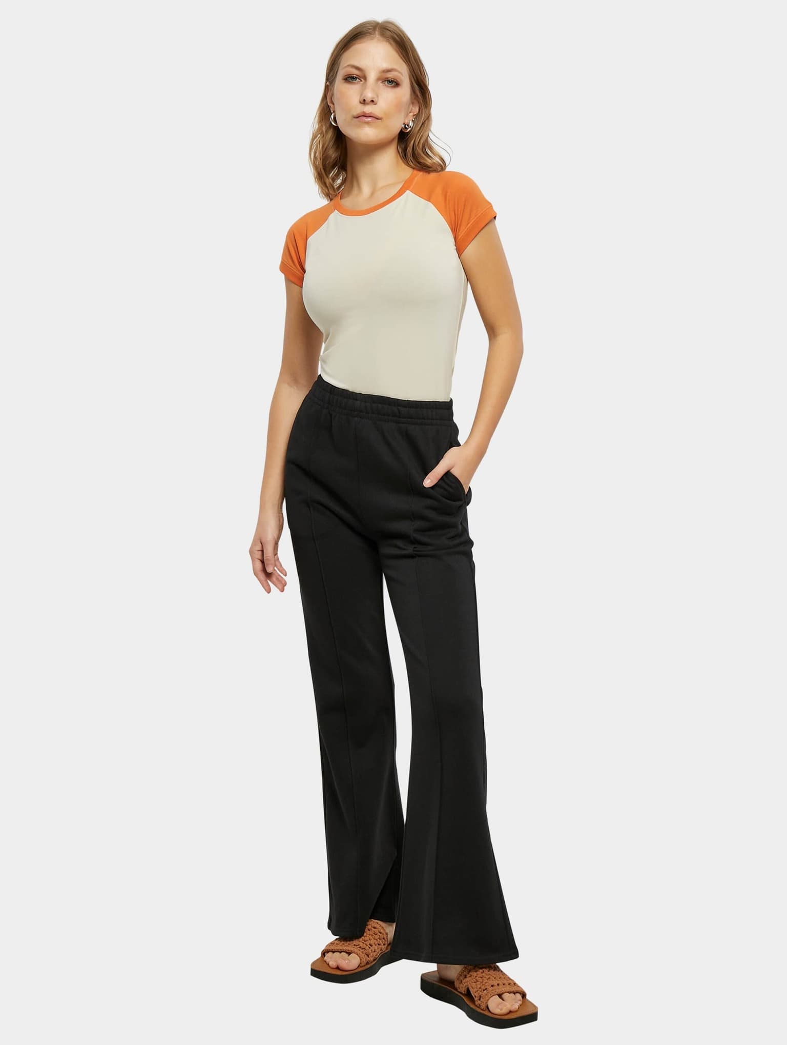 Urban Classics Ladies Flared Pin Tuck Terry Pants – Bild 4