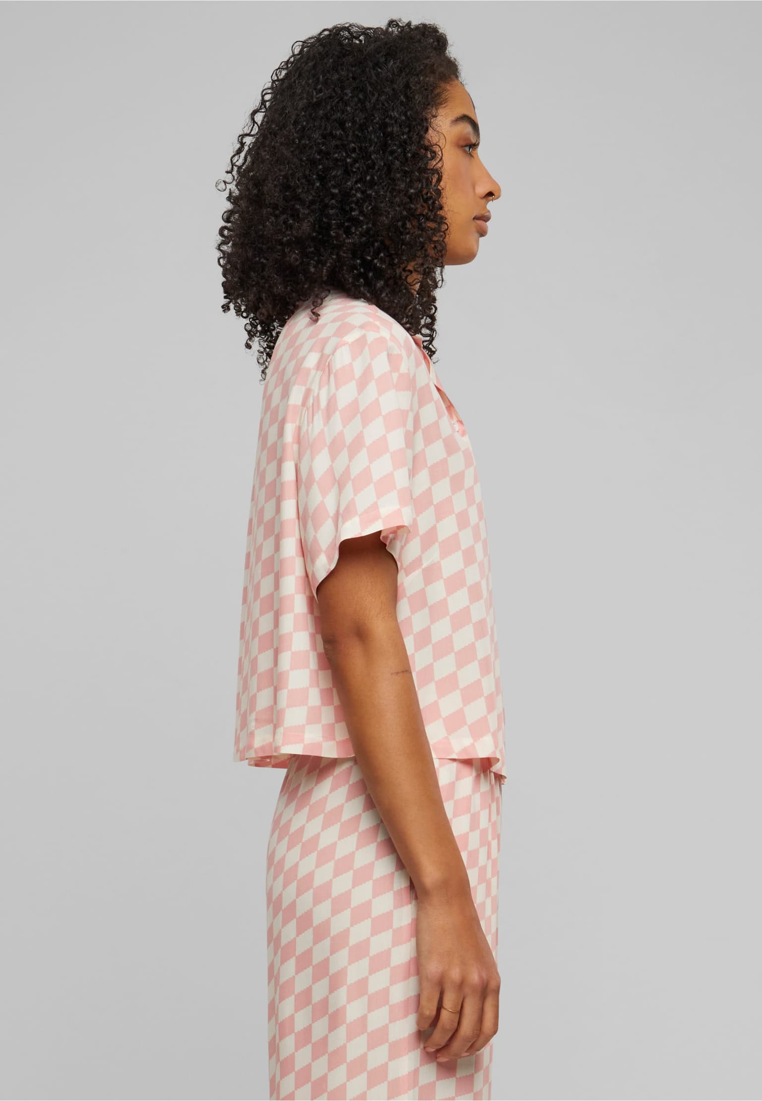 Urban Classics Ladies Viscose Resort Shirt – Bild 4