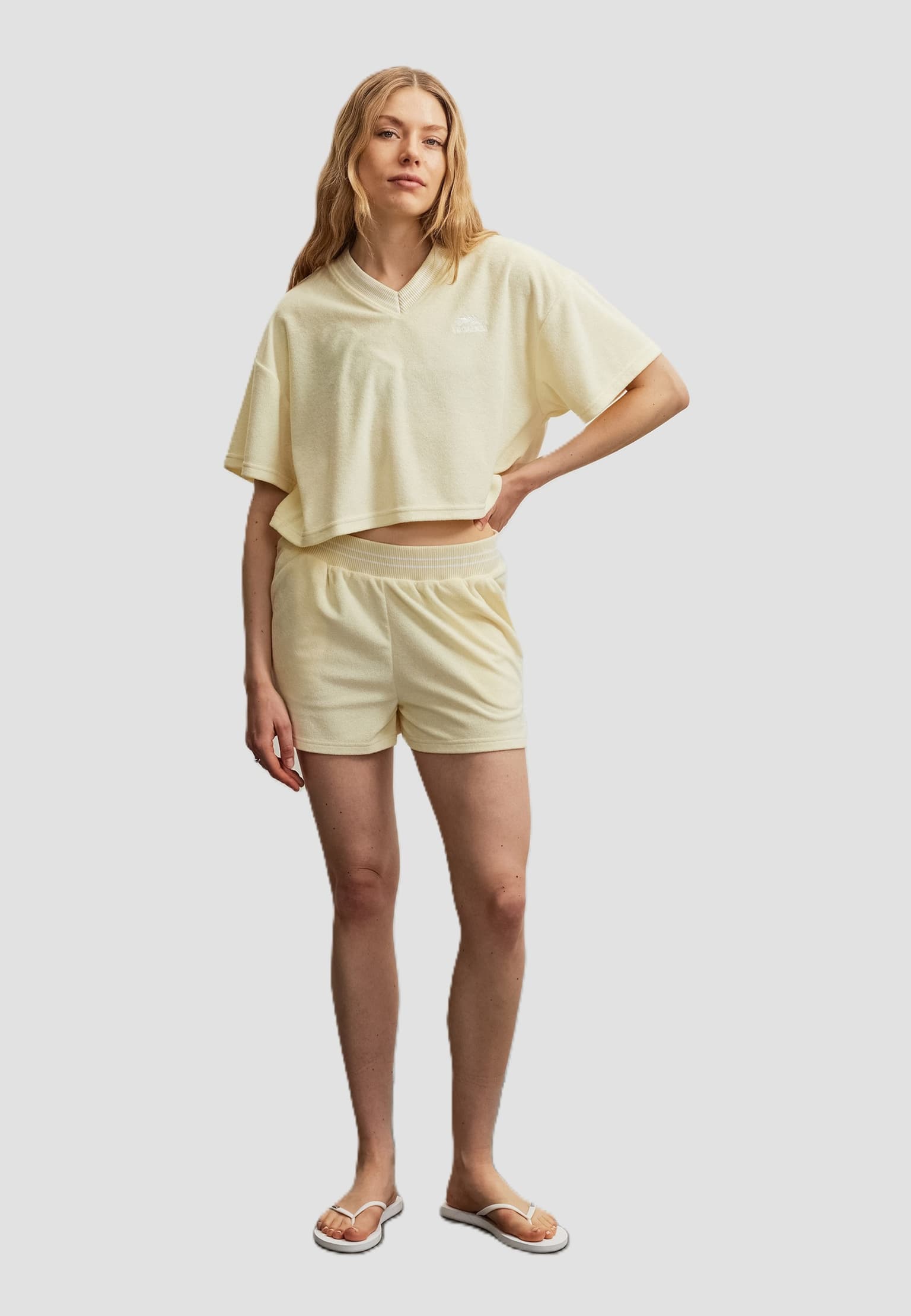 PEGADOR Anastasia Cropped Frottee Tee – Bild 4