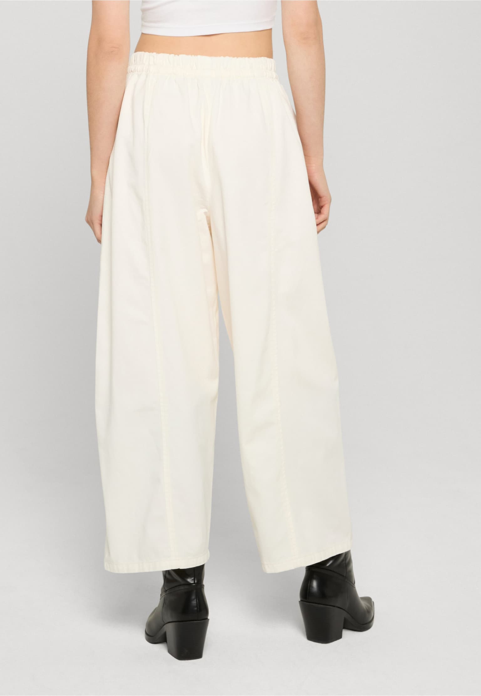 Urban Classics Ladies Barrel Cropped Cotton Pants – Bild 2
