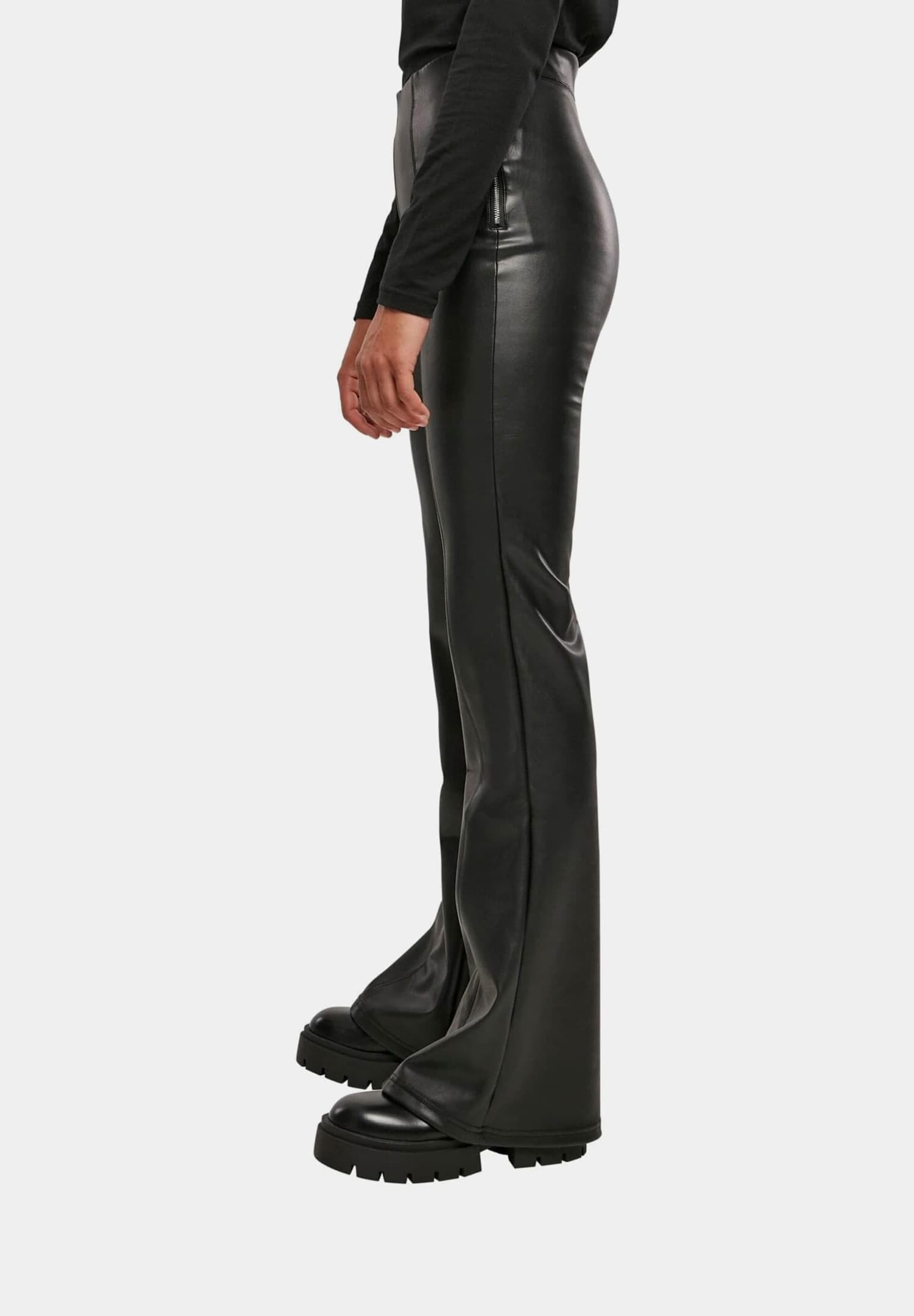 Urban Classics Ladies Synthetic Leather Flared Pants – Bild 3