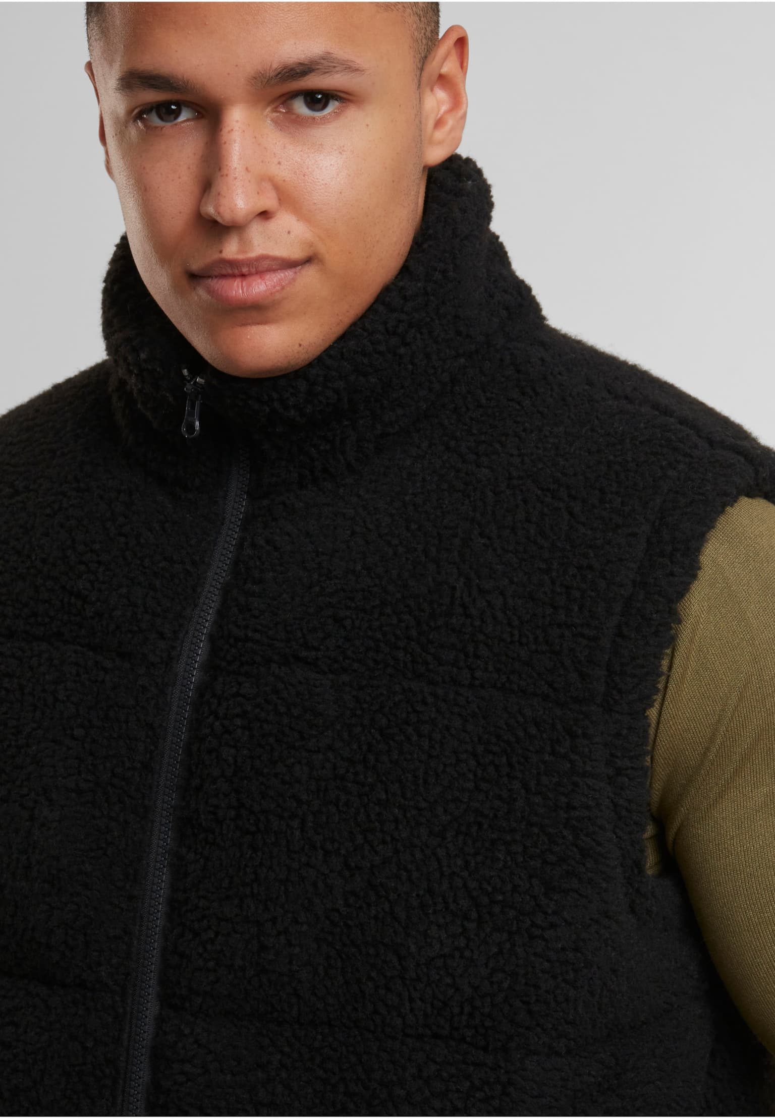 Urban Classics Basic Teddy Puffer Vest – Bild 4