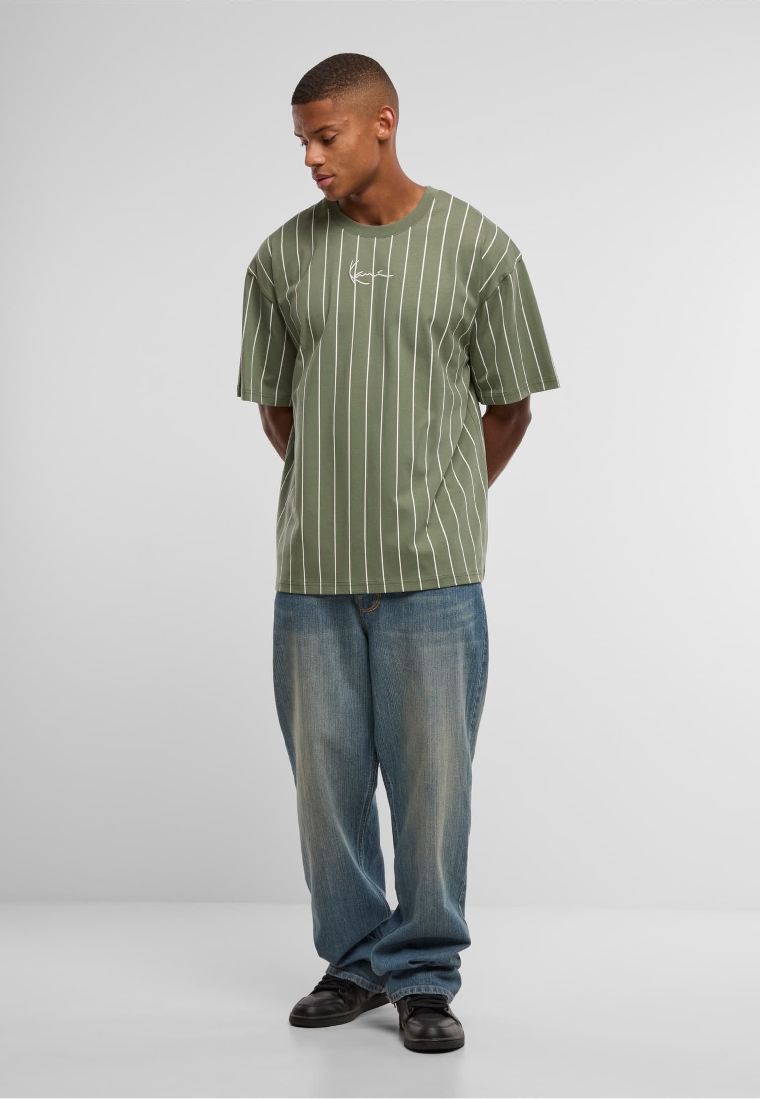 Karl Kani Small Signature Essential Pinstripe Tee – Bild 3