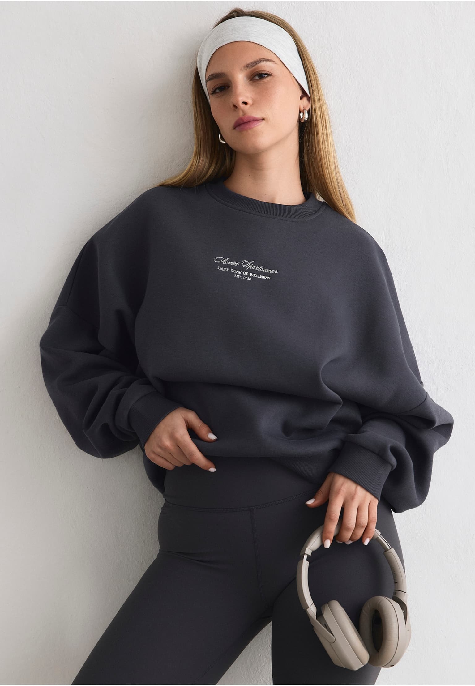 aimn Script Sweatshirt