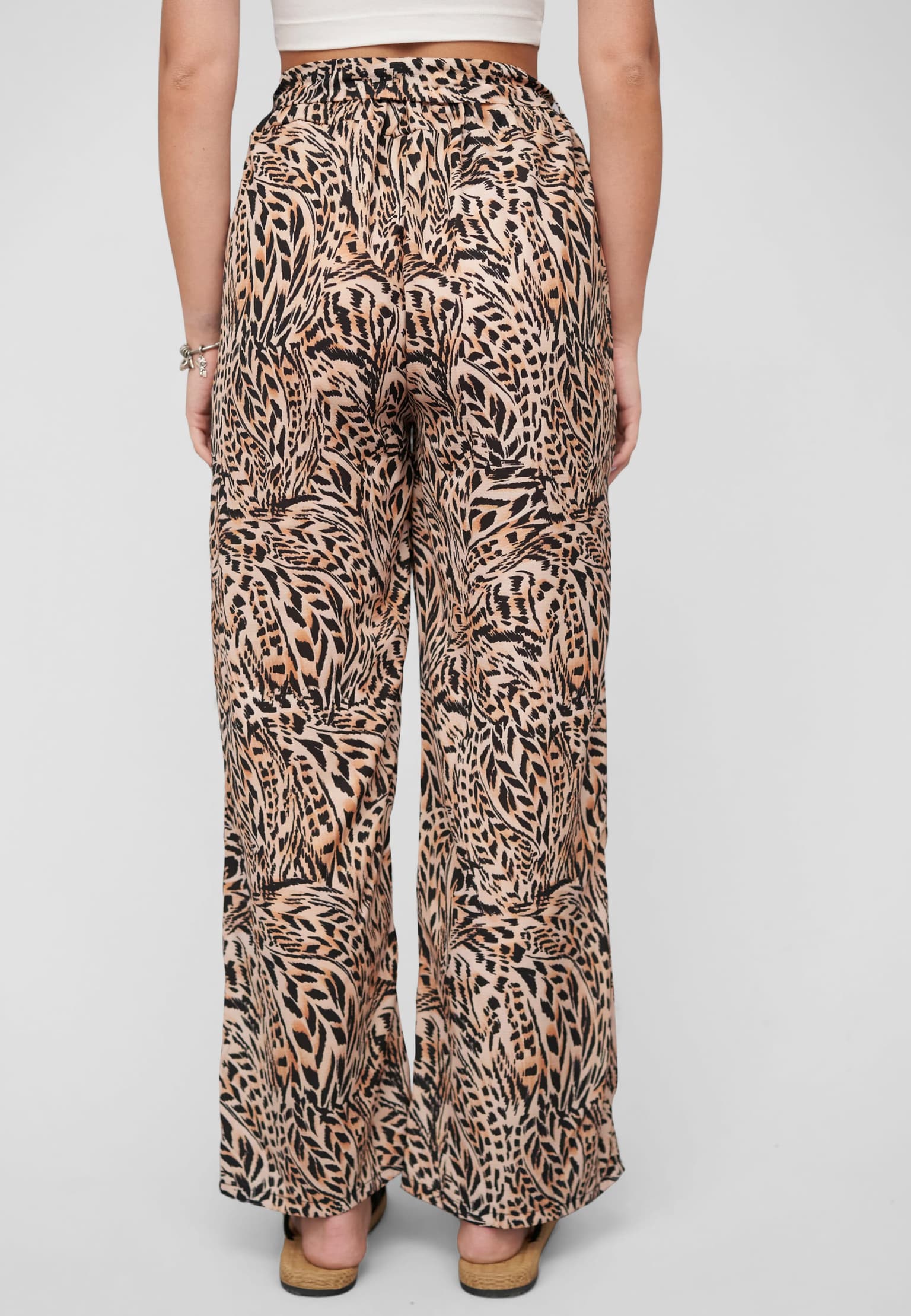 Cloud5ive Summer Pants with tie belt and aop leo print – Bild 2