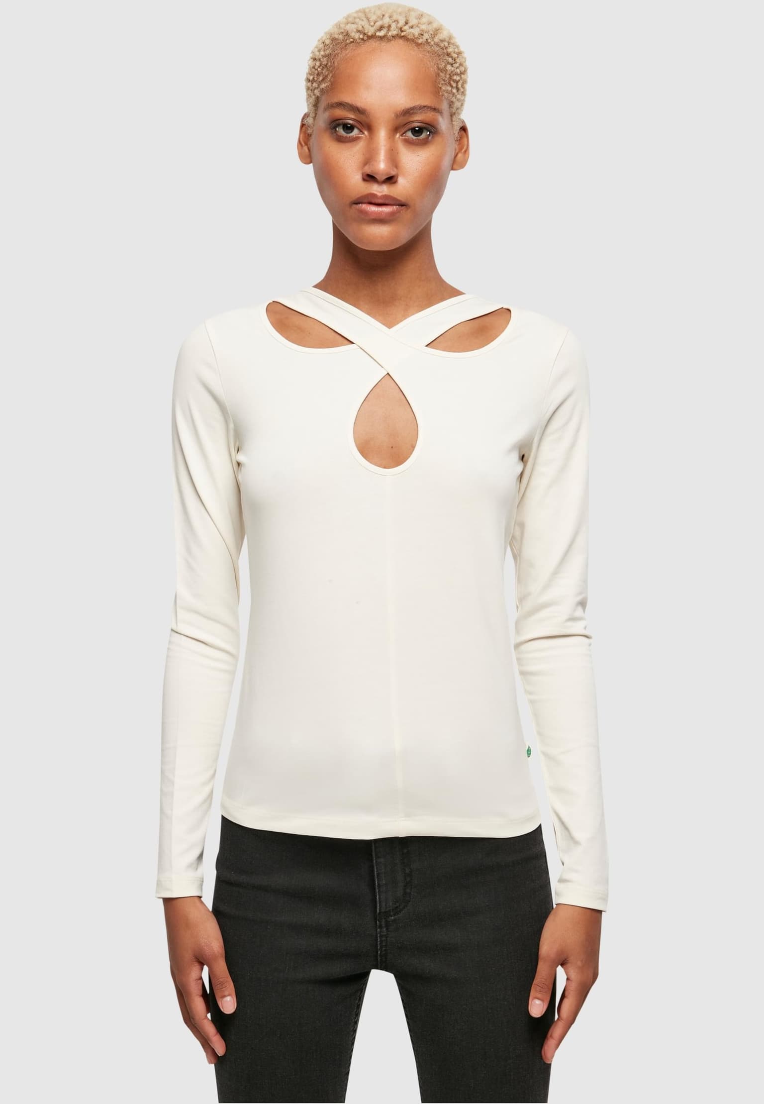 Urban Classics Ladies Crossed Cut Out Longsleeve – Bild 3
