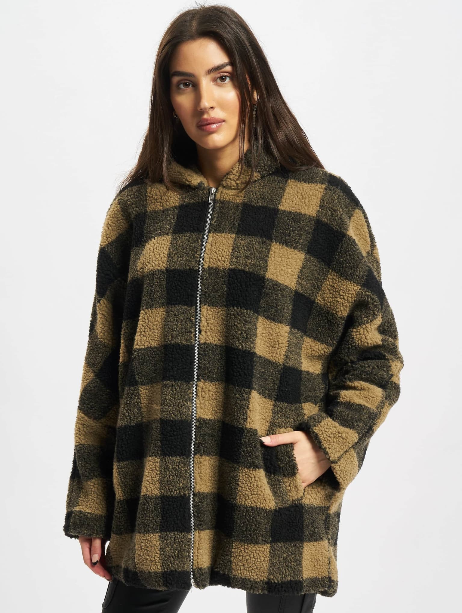 Urban Classics Ladies Hooded Oversized Check Sherpa Jacket – Bild 3
