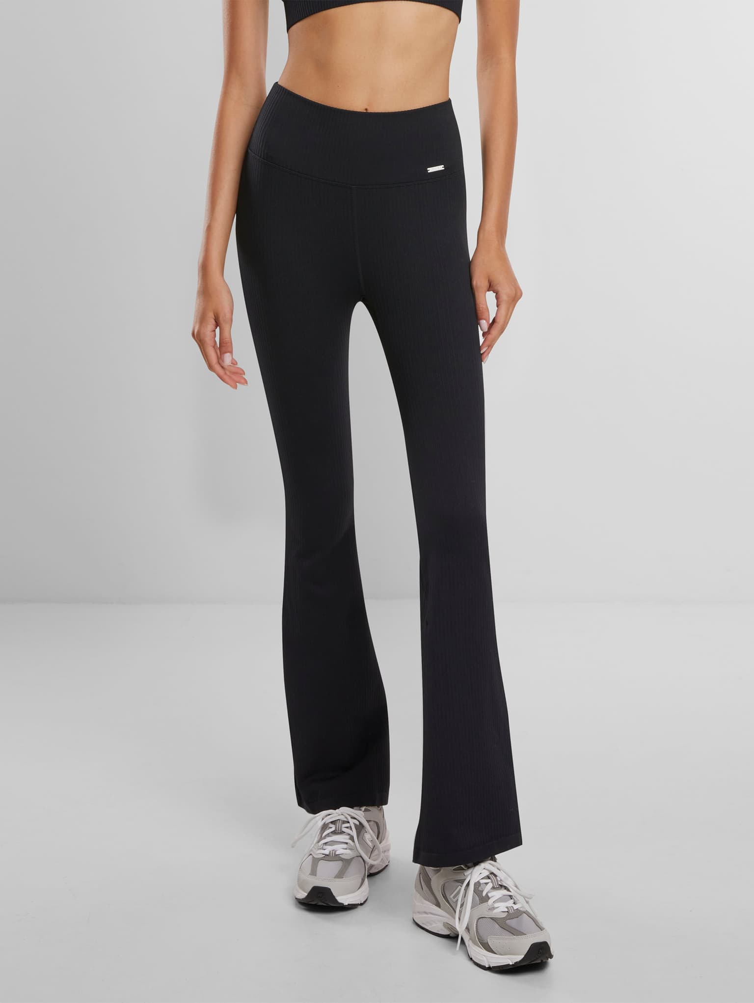 AMN-243-TIG -23080081-010 AIMN Ribbed Seamless Flare Tights