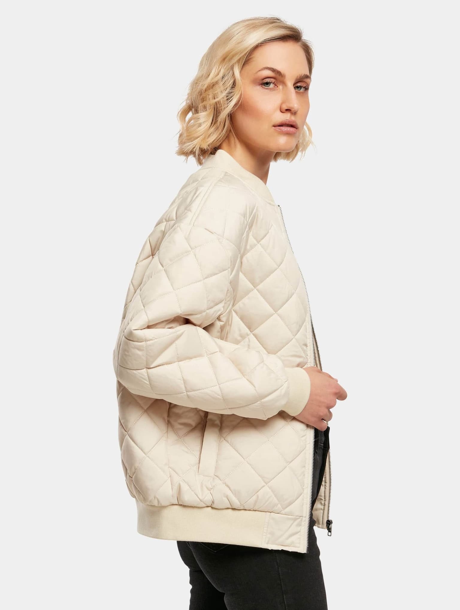Urban Classics Ladies Oversized Diamond Quilted Bomber Jacket – Bild 4