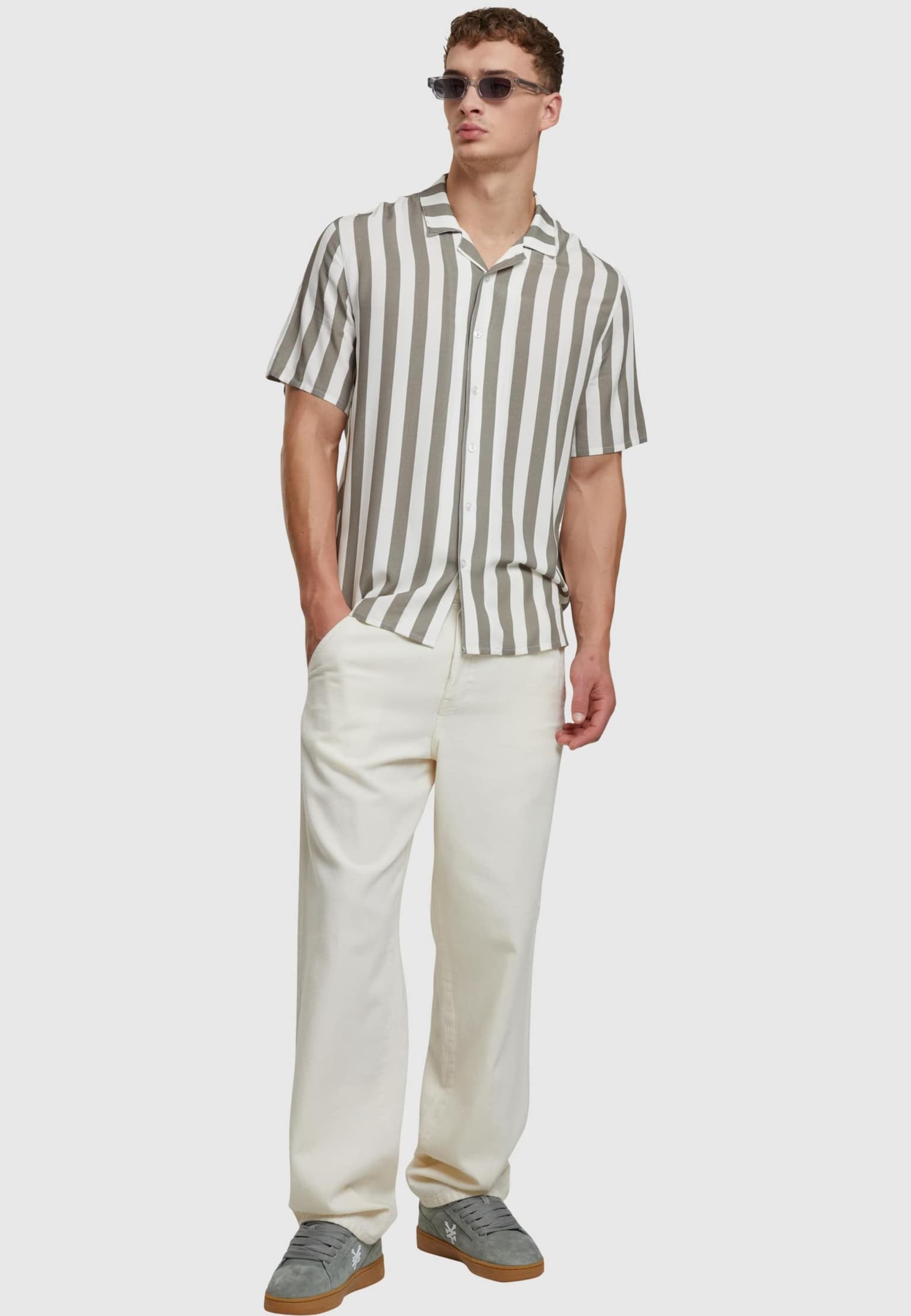 Urban Classics Viscose AOP Resort Shirt – Bild 4