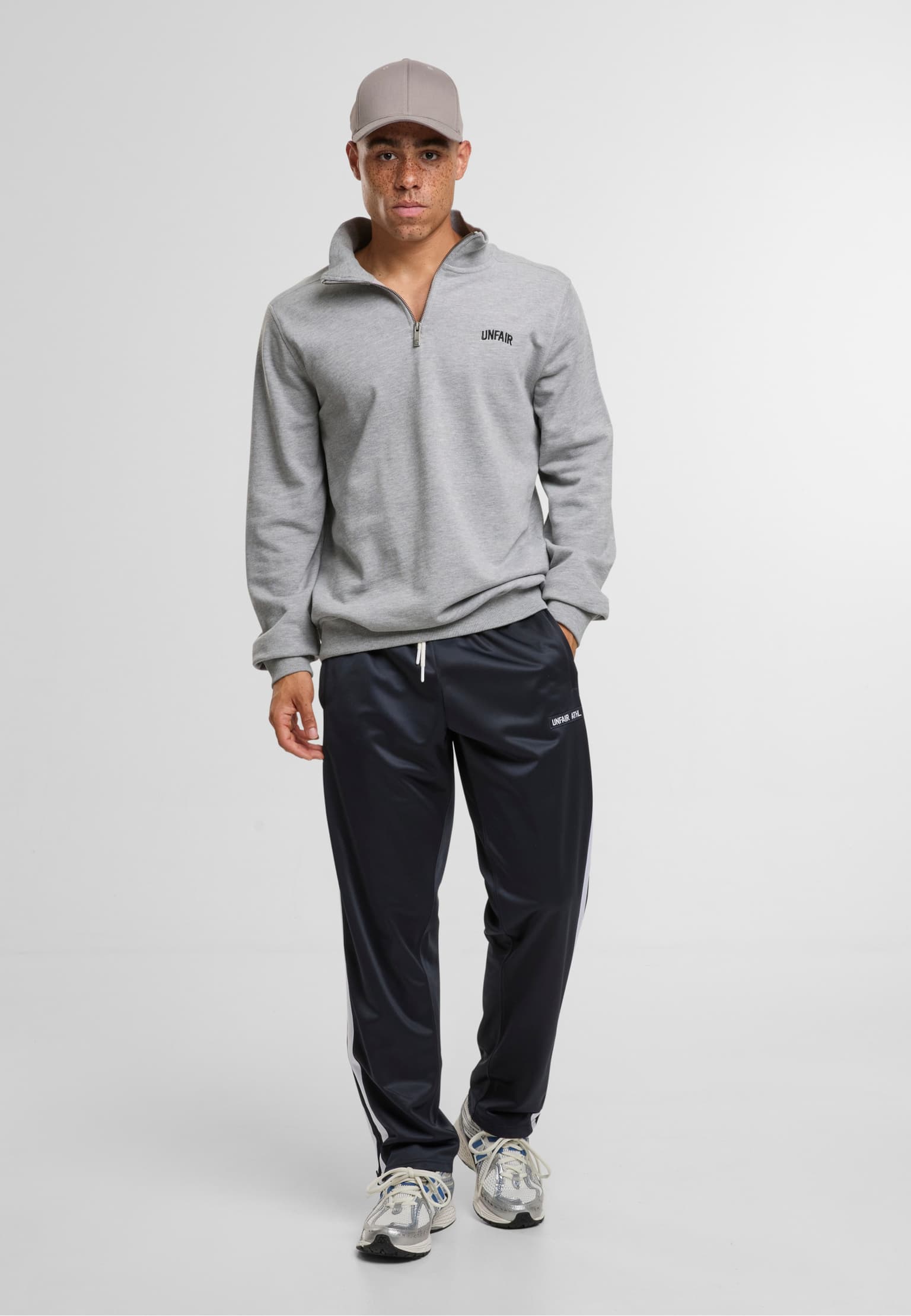 UNFAIR ATHLETICS Curved Halfzip Sweatshirt – Bild 3