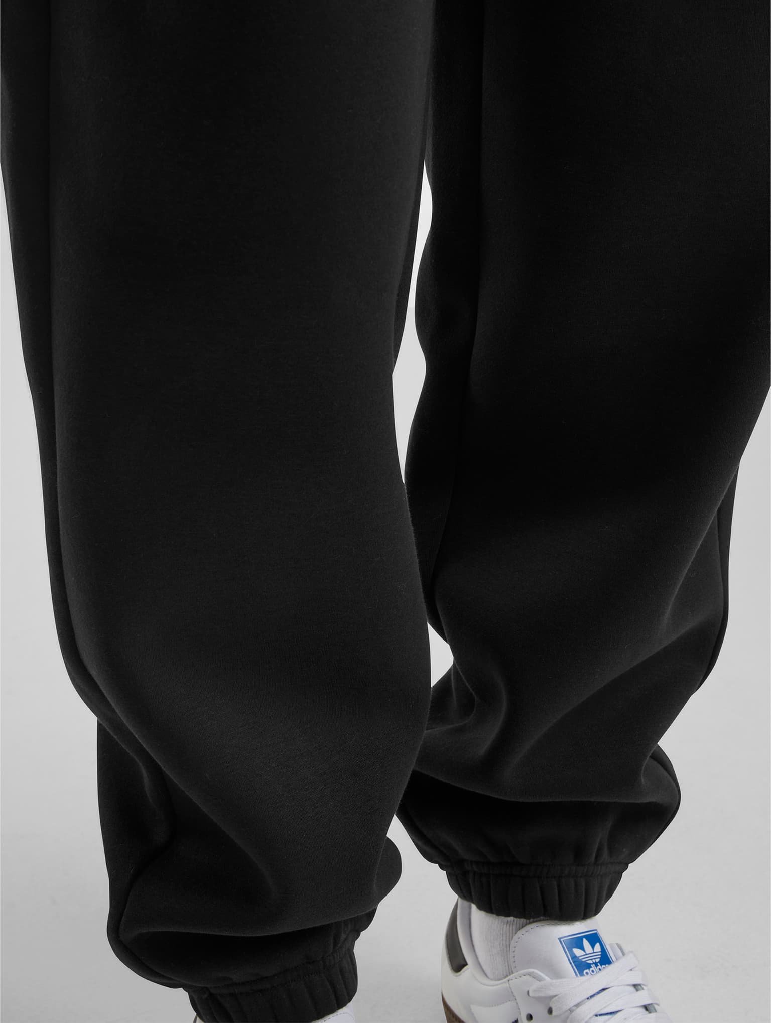 Urban Classics Ladies Fluffy Jogginghose – Bild 4